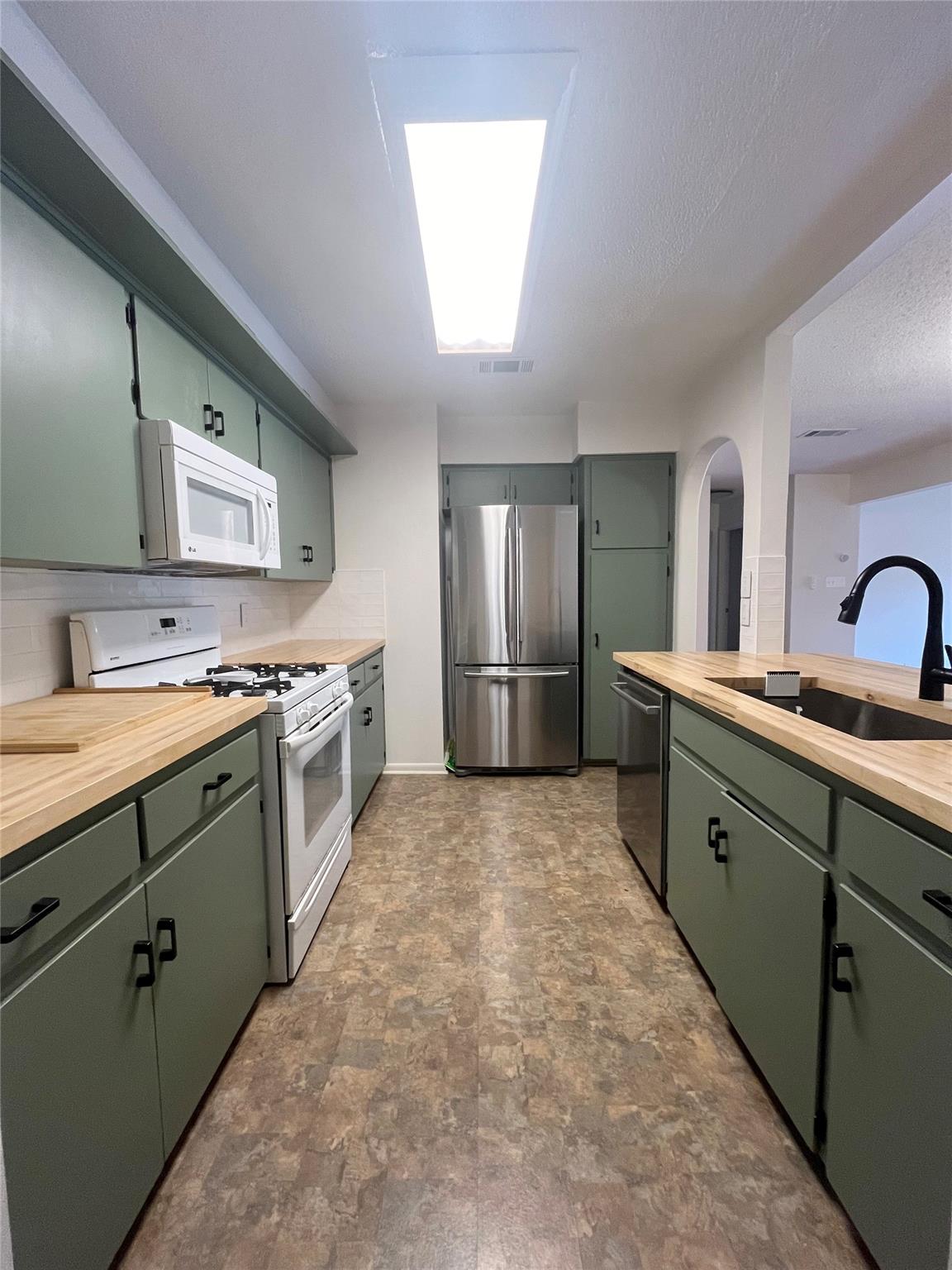 8702 Dawnridge Cir Property Photo 10