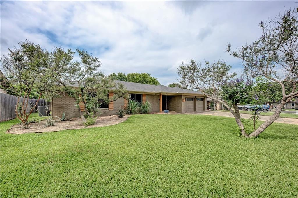 402 Greenwood Dr Property Photo 3