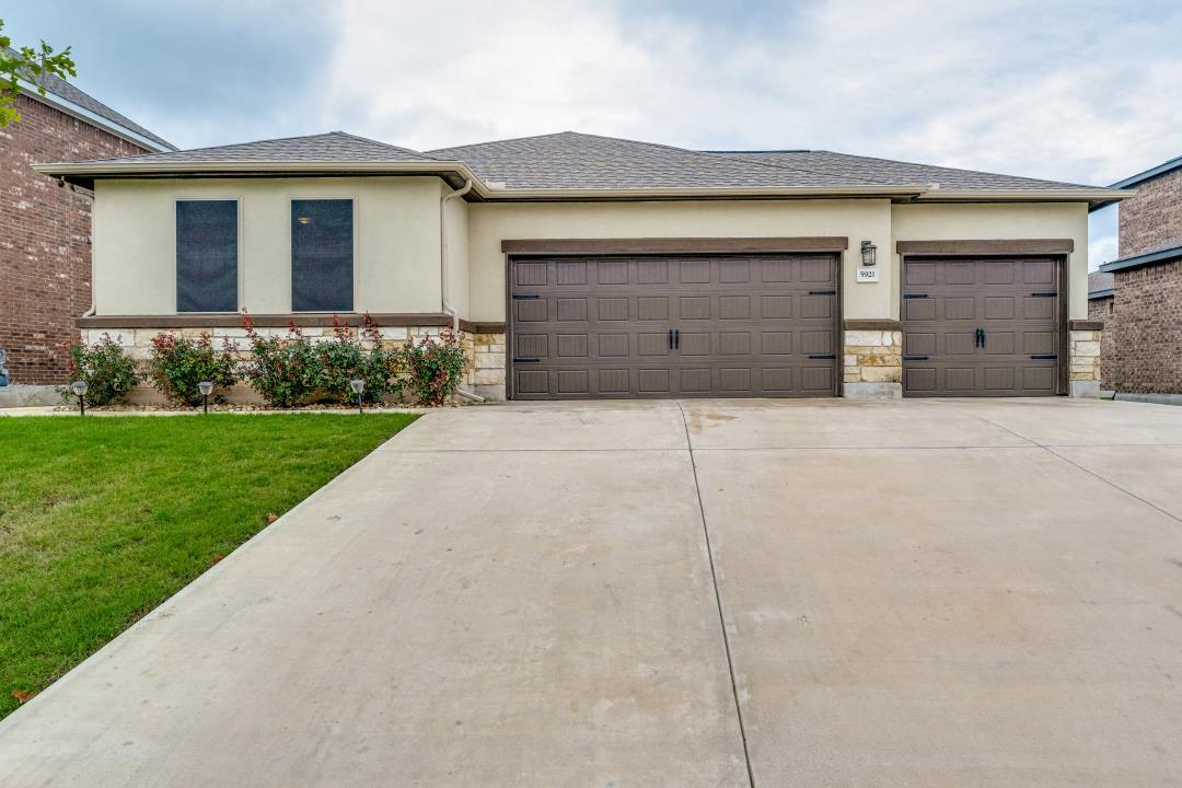 5921 Lehman Way Property Photo 3