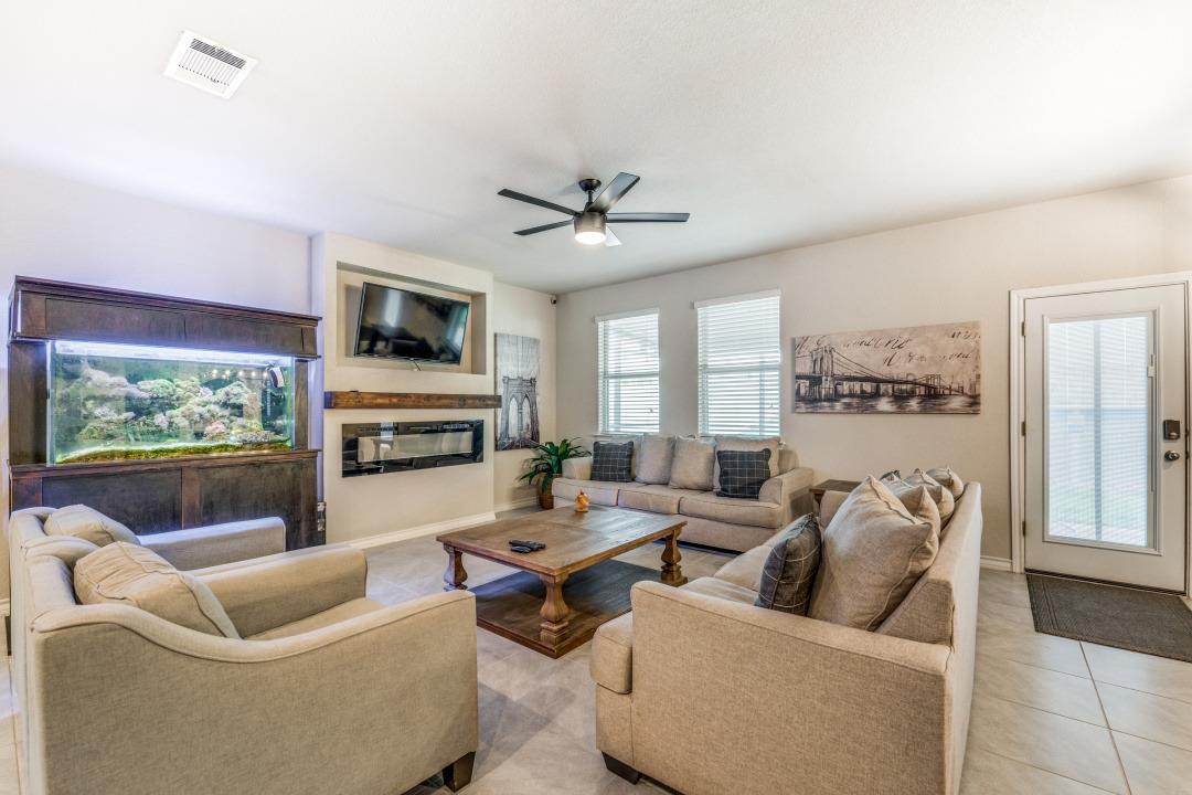5921 Lehman Way Property Photo 5