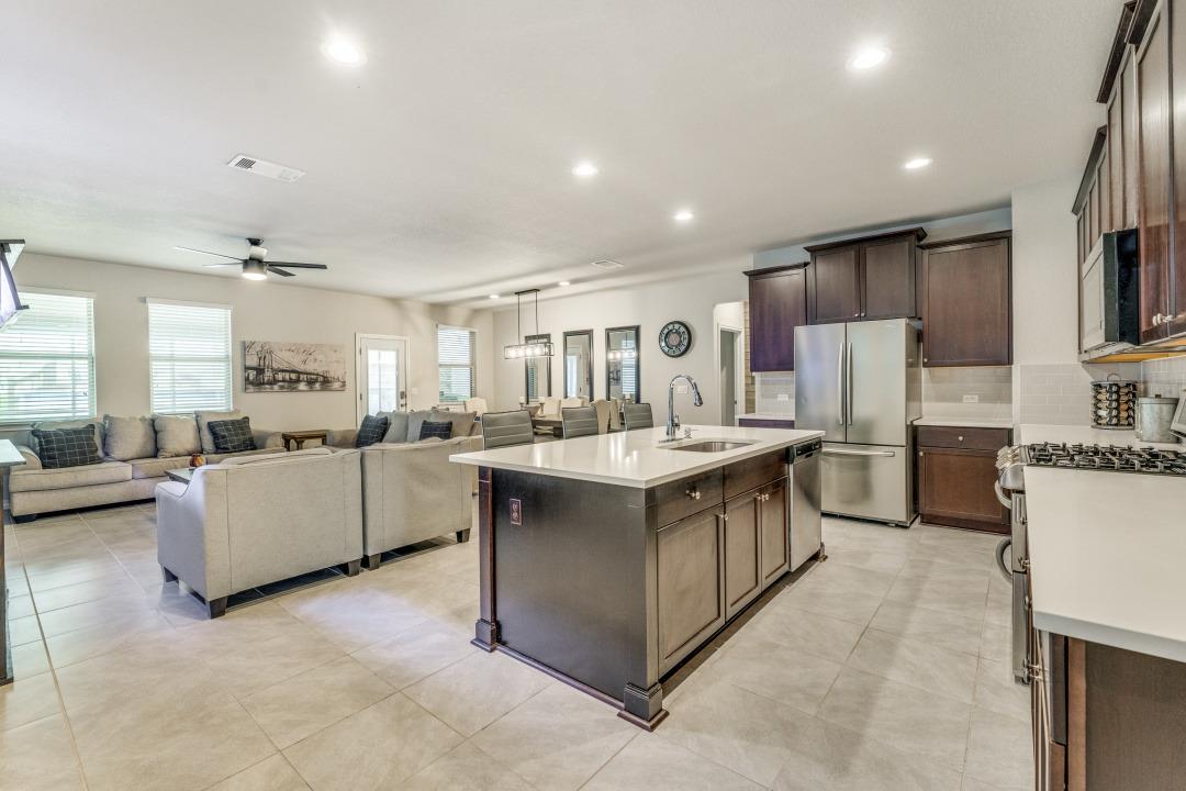 5921 Lehman Way Property Photo 9