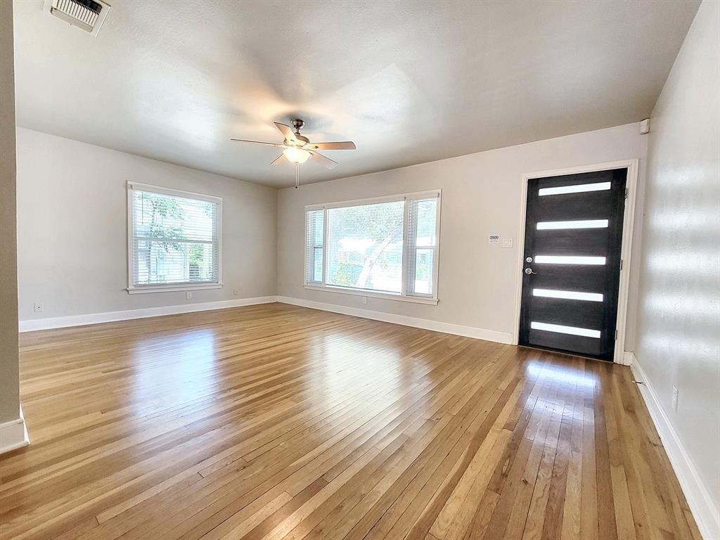 1009 E 38 1/2 St #b Property Photo 2