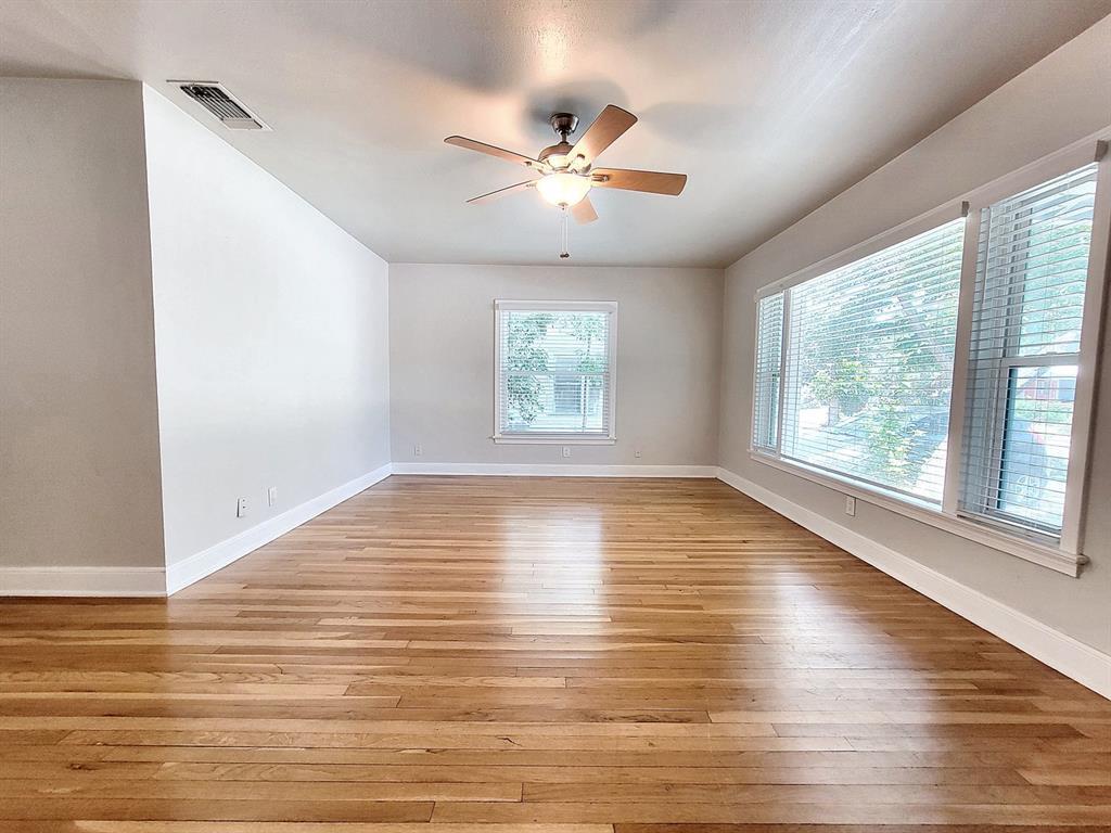 1009 E 38 1/2 St #b Property Photo 3