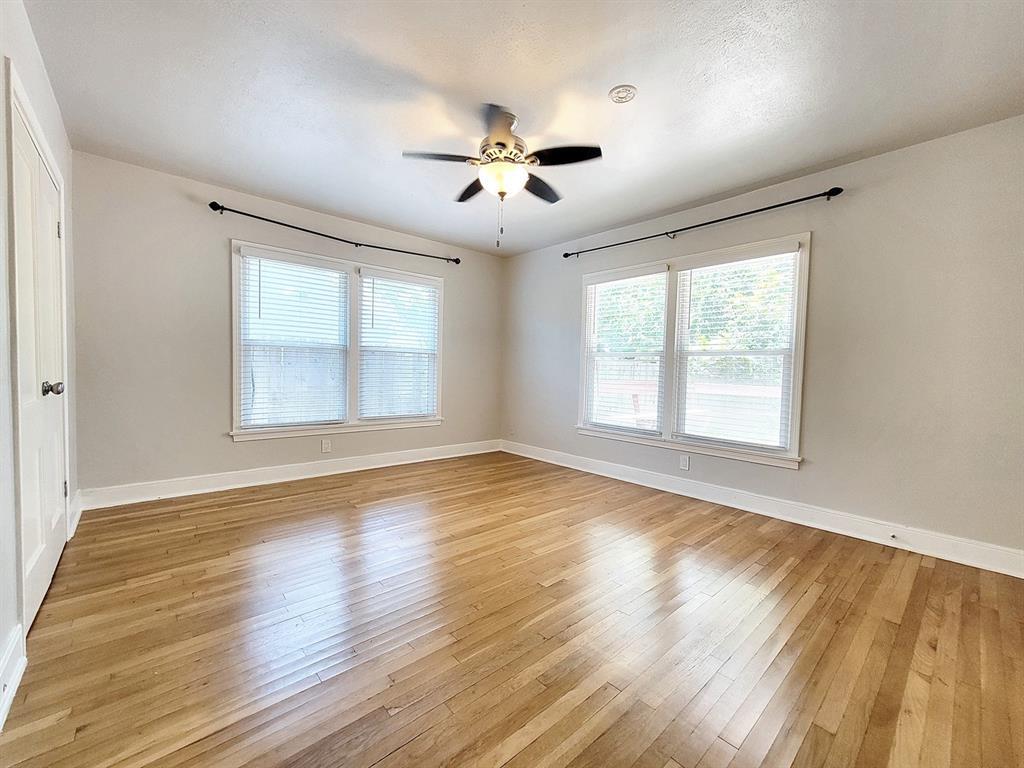 1009 E 38 1/2 St #b Property Photo 6