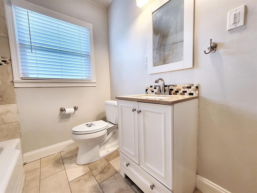 1009 E 38 1/2 St #b Property Photo 8
