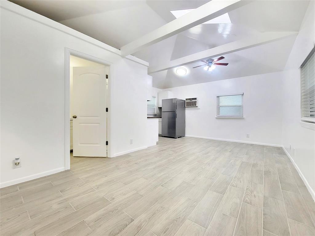 1009 E 38 1/2 St #b Property Photo 16