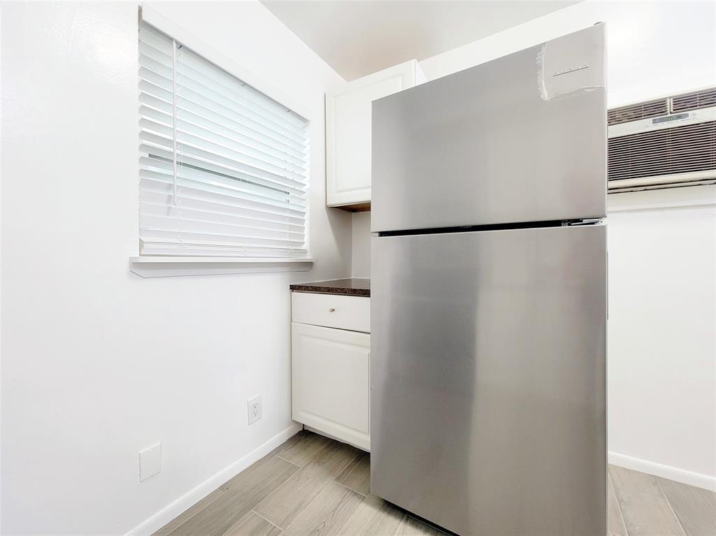 1009 E 38 1/2 St #b Property Photo 17