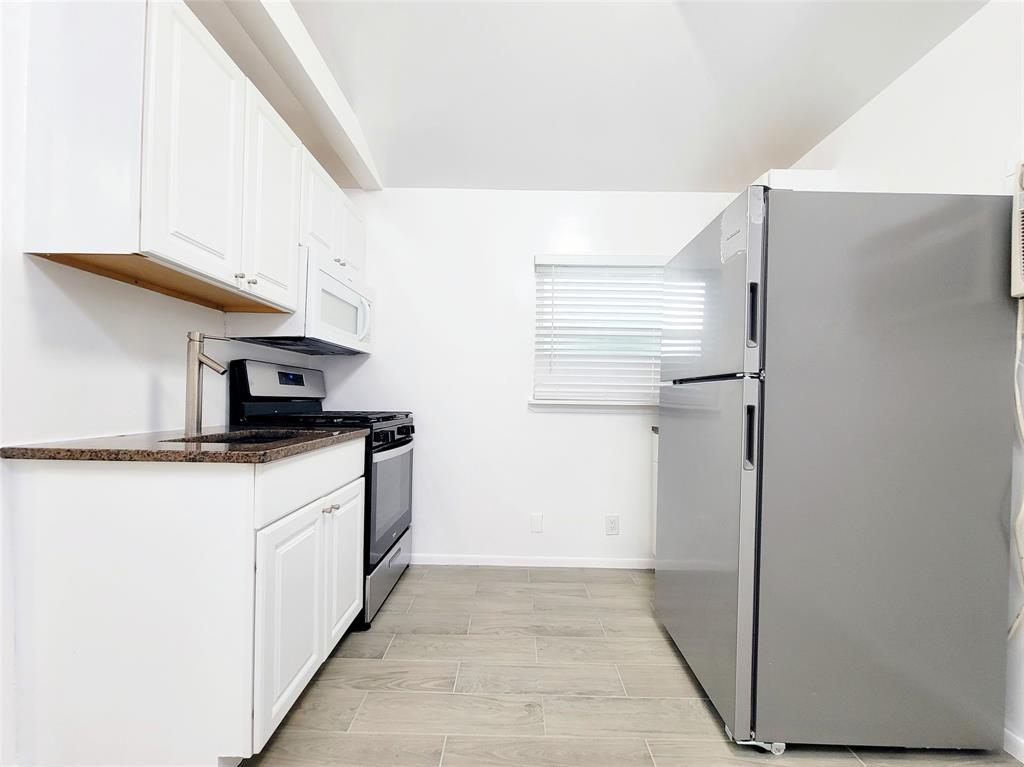 1009 E 38 1/2 St #b Property Photo 18