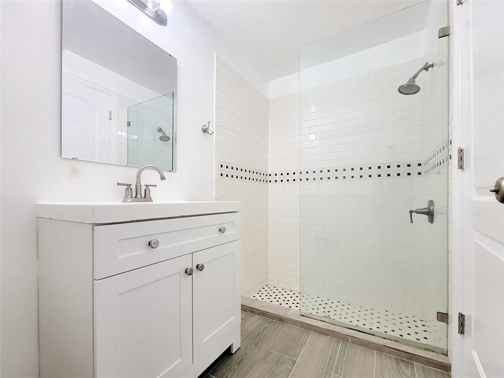 1009 E 38 1/2 St #b Property Photo 19