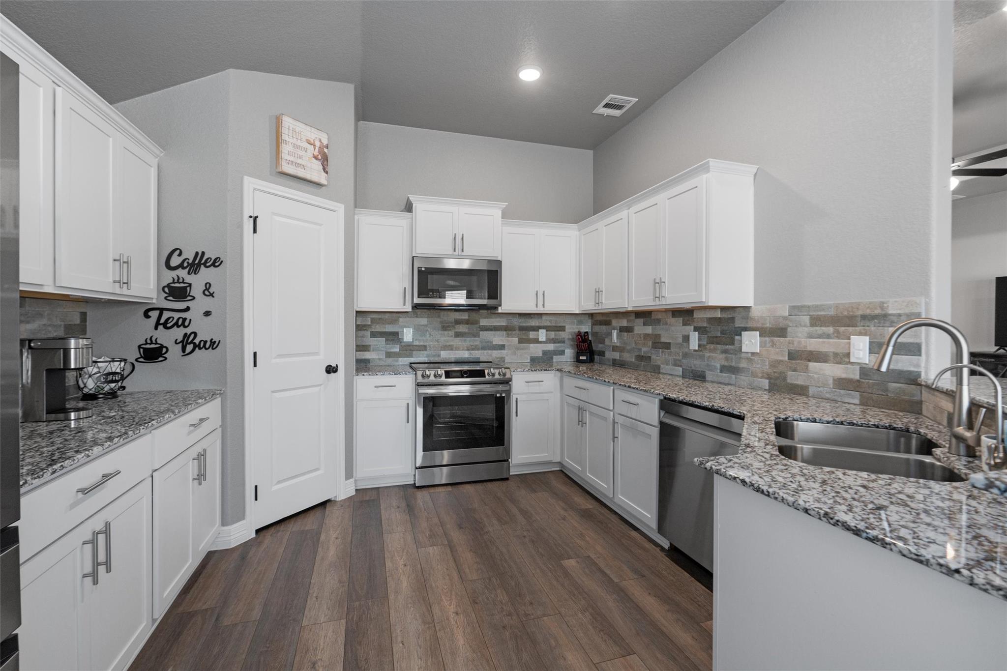 2446 Moreno Spur Property Photo 12