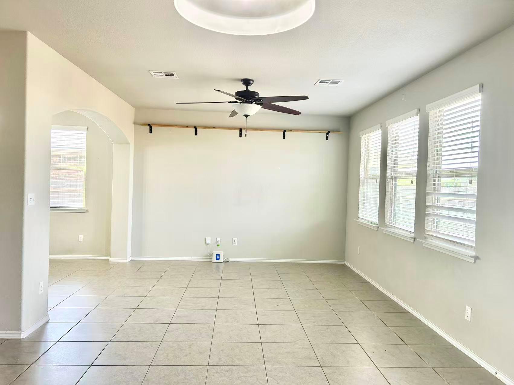 17612 Bridgefarmer Blvd Property Photo 3