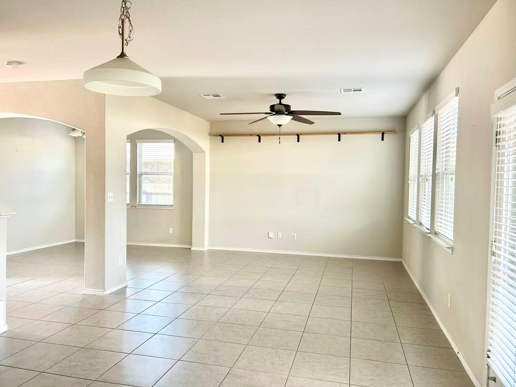 17612 Bridgefarmer Blvd Property Photo 4
