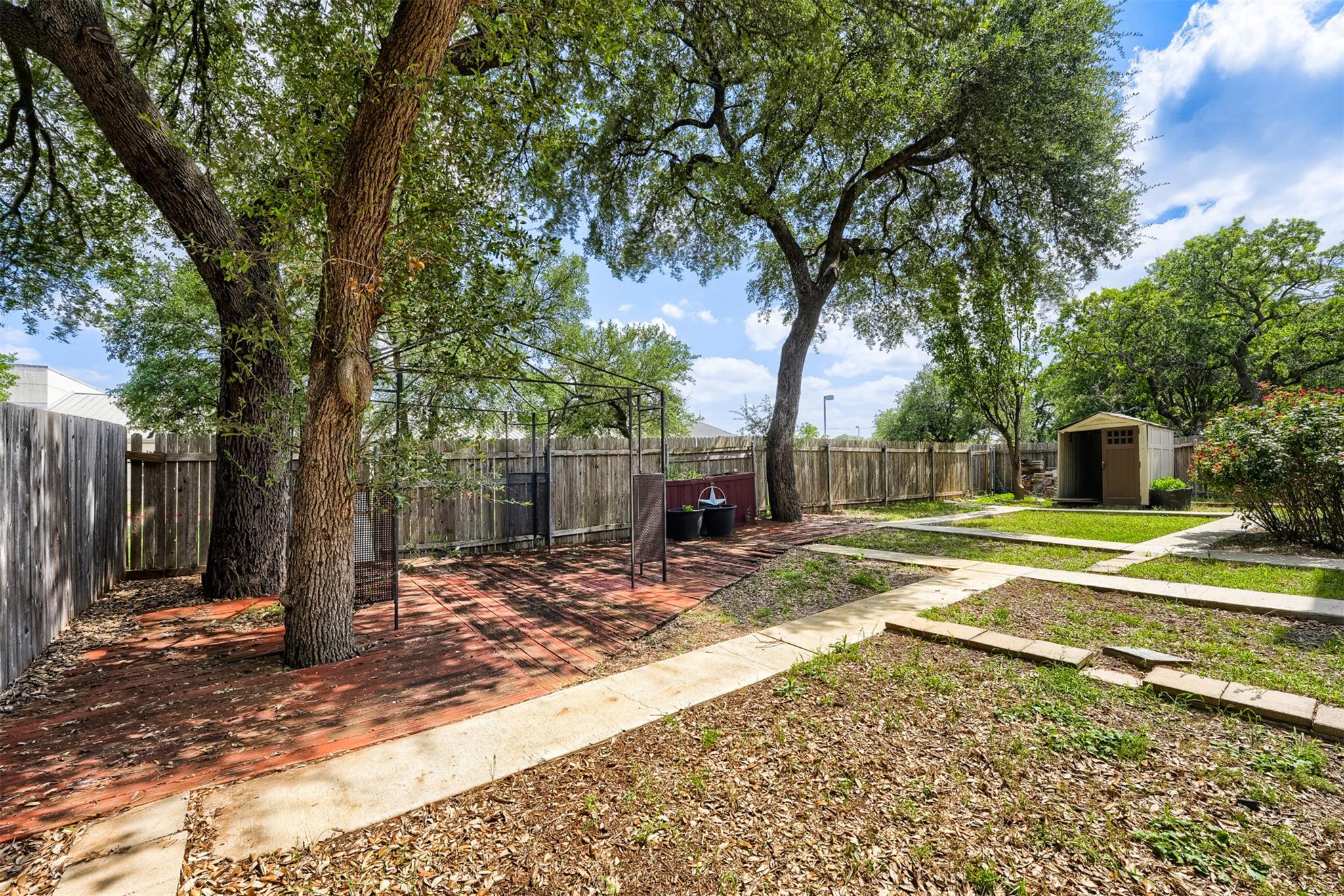 2310 Mckendrick Dr Property Photo 28