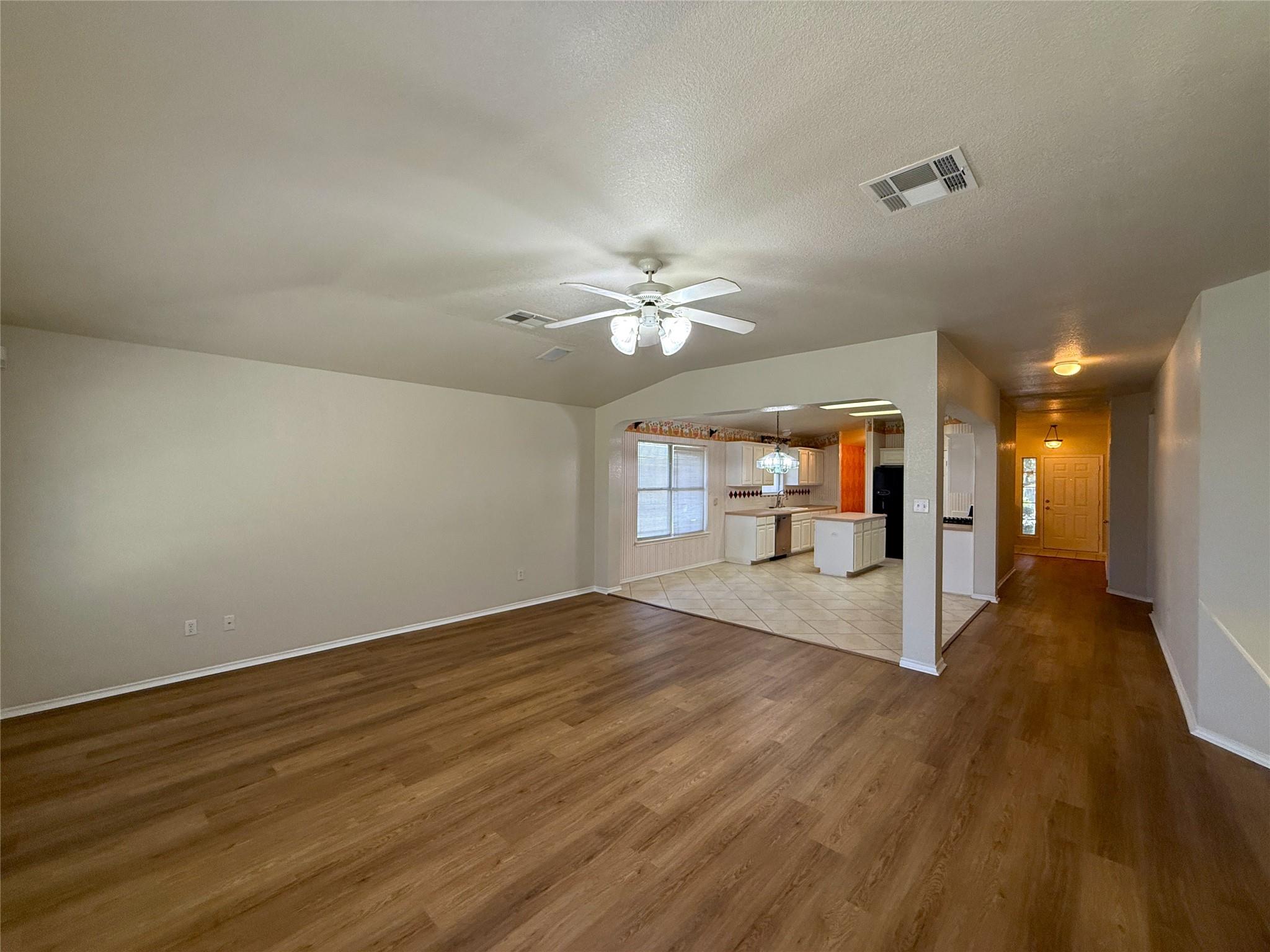 3904 Cadoz Ct Property Photo 5