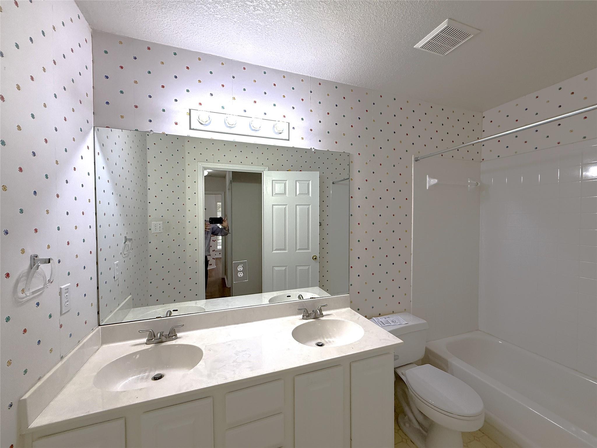 3904 Cadoz Ct Property Photo 15