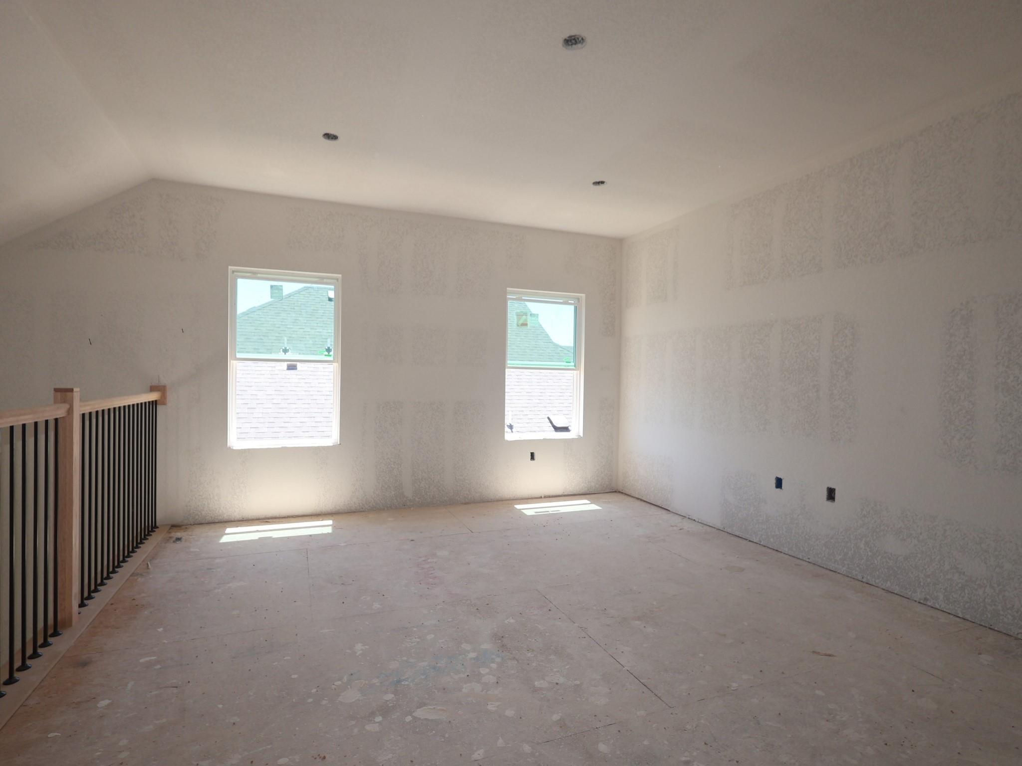 134 Leland Ave Property Photo 6