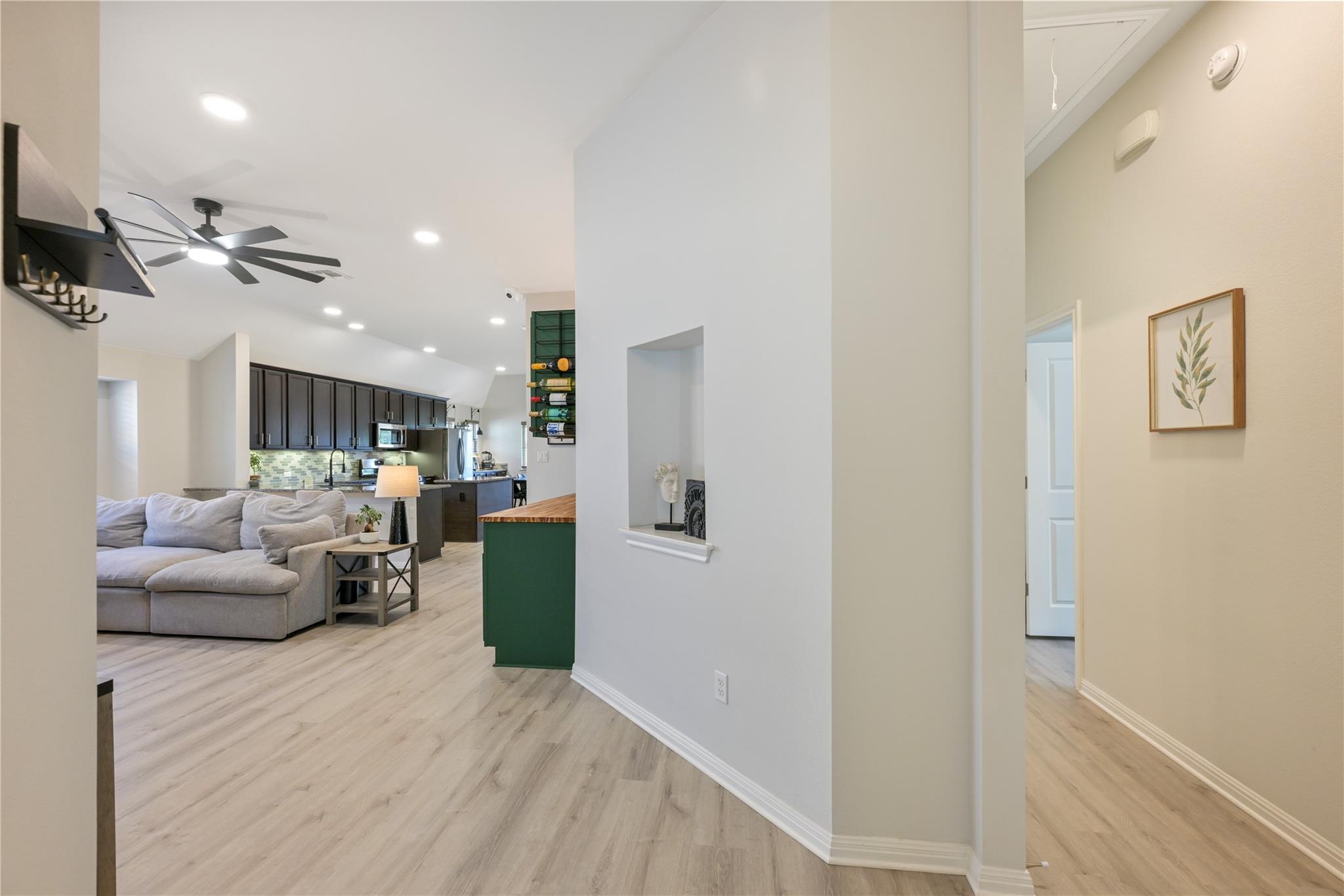 227 Biscayne Bay Bnd Property Photo 6