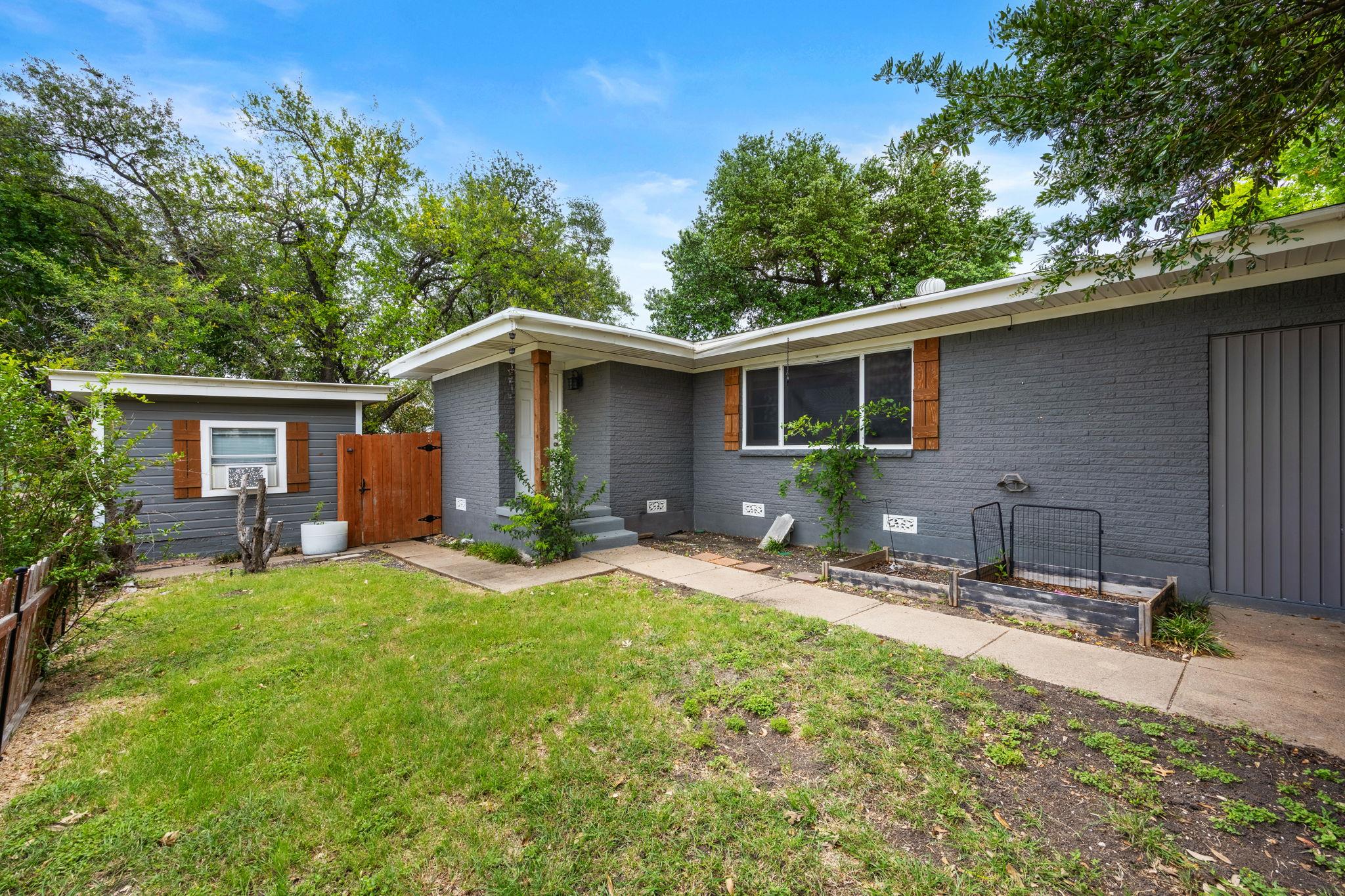2215 N 9th St Property Photo 4