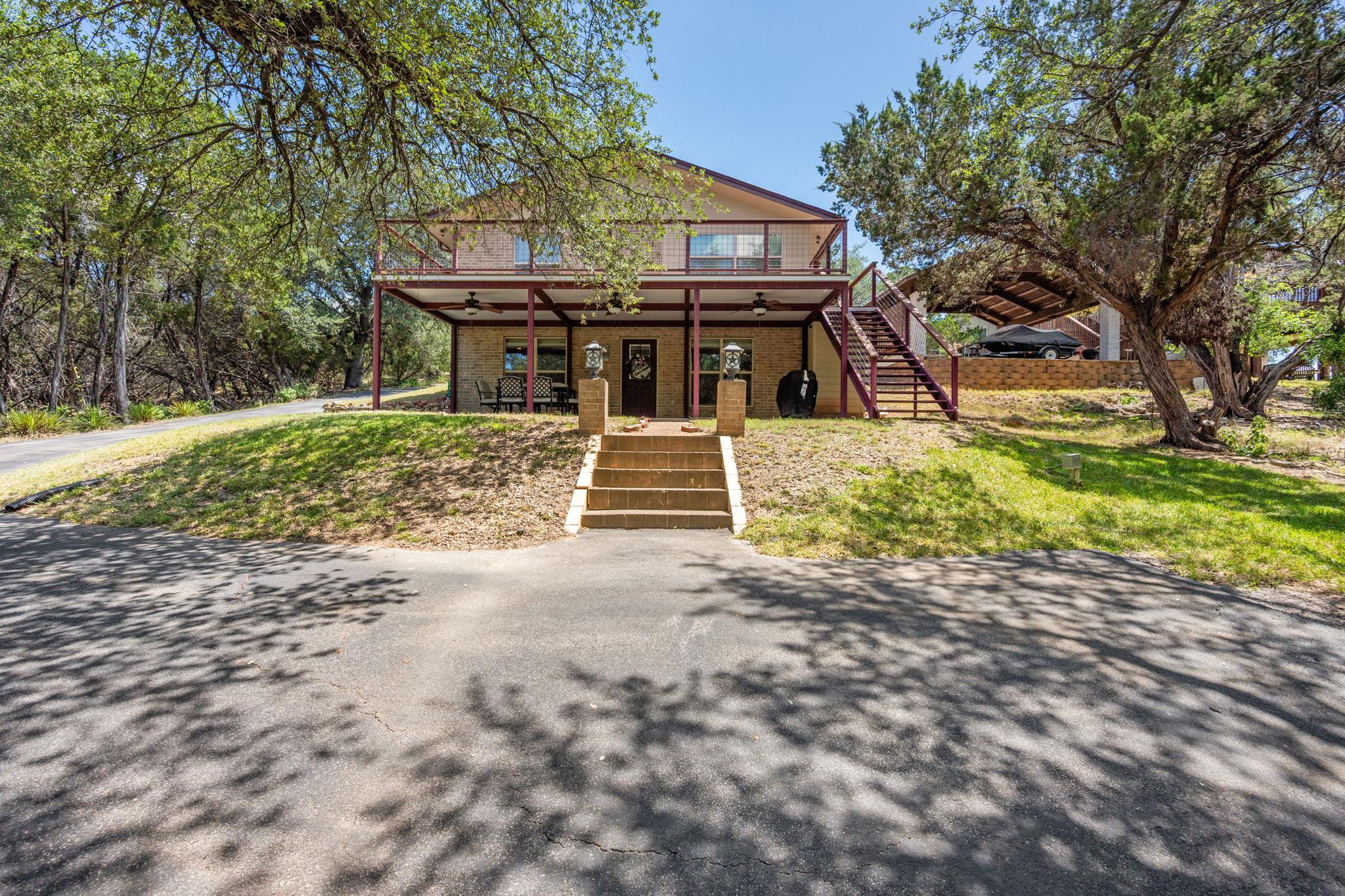 1105 Edgewater Dr Property Photo 1