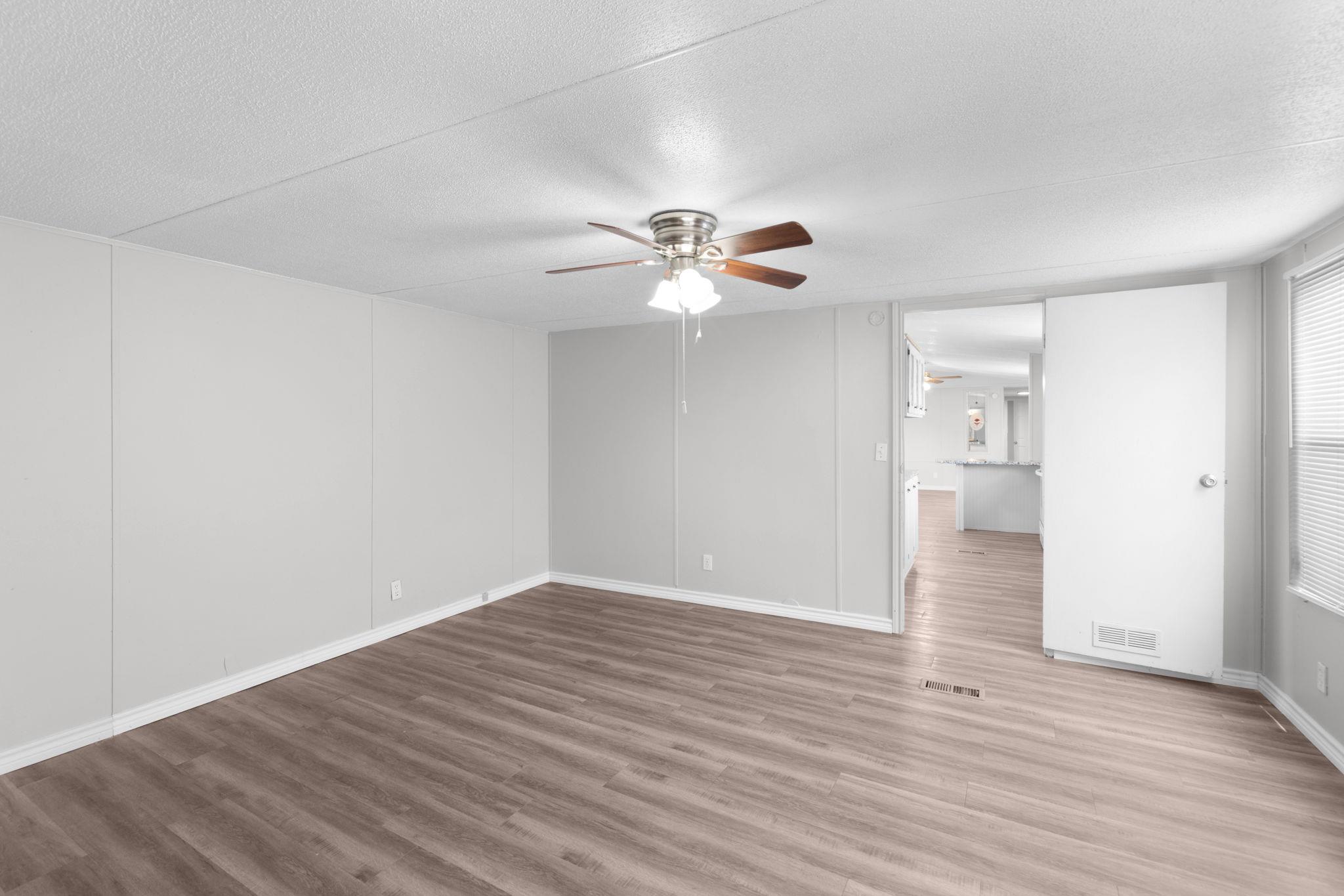 915 Austin St Property Photo 16