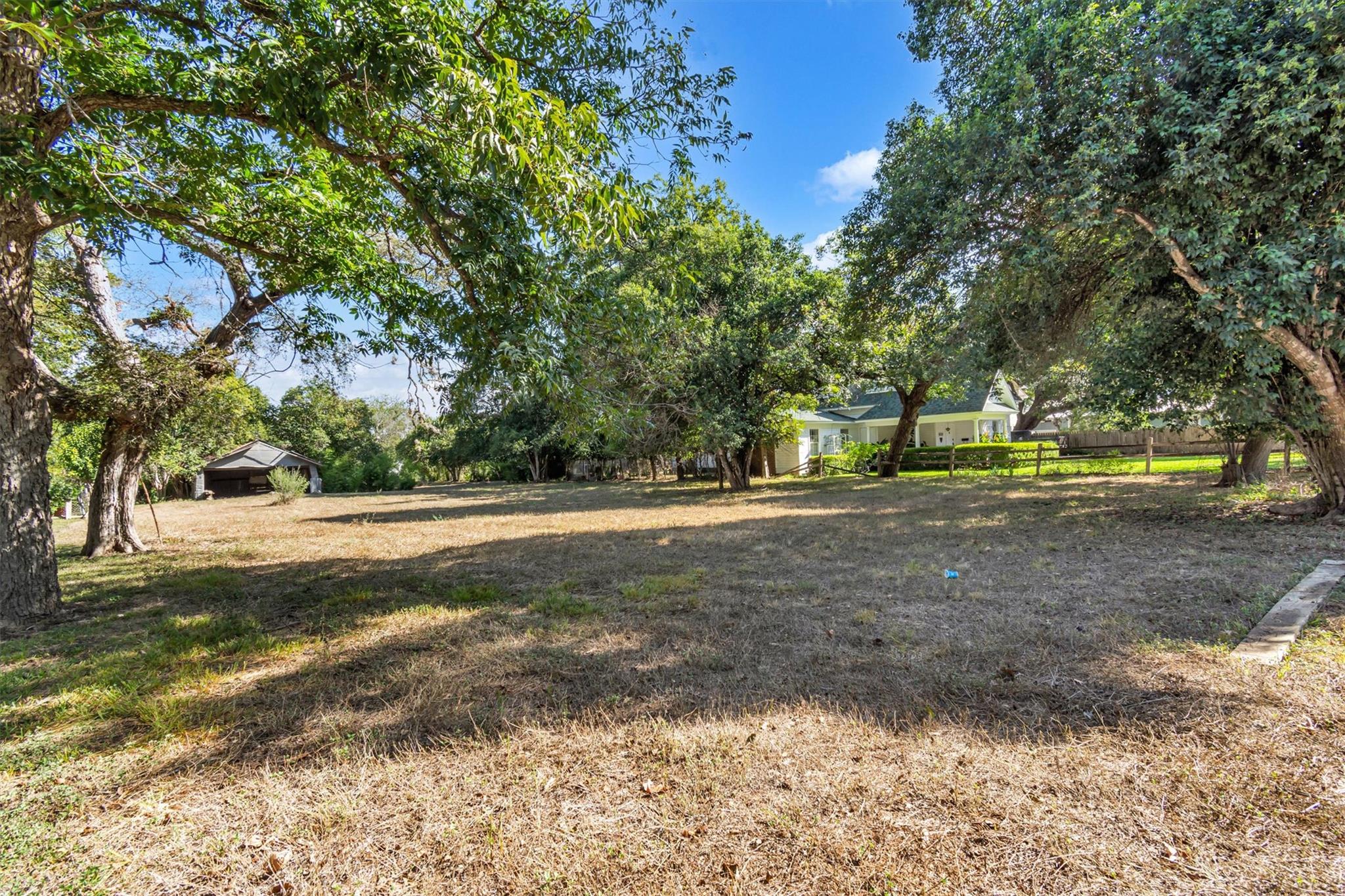 1247 W San Antonio St Property Photo 3