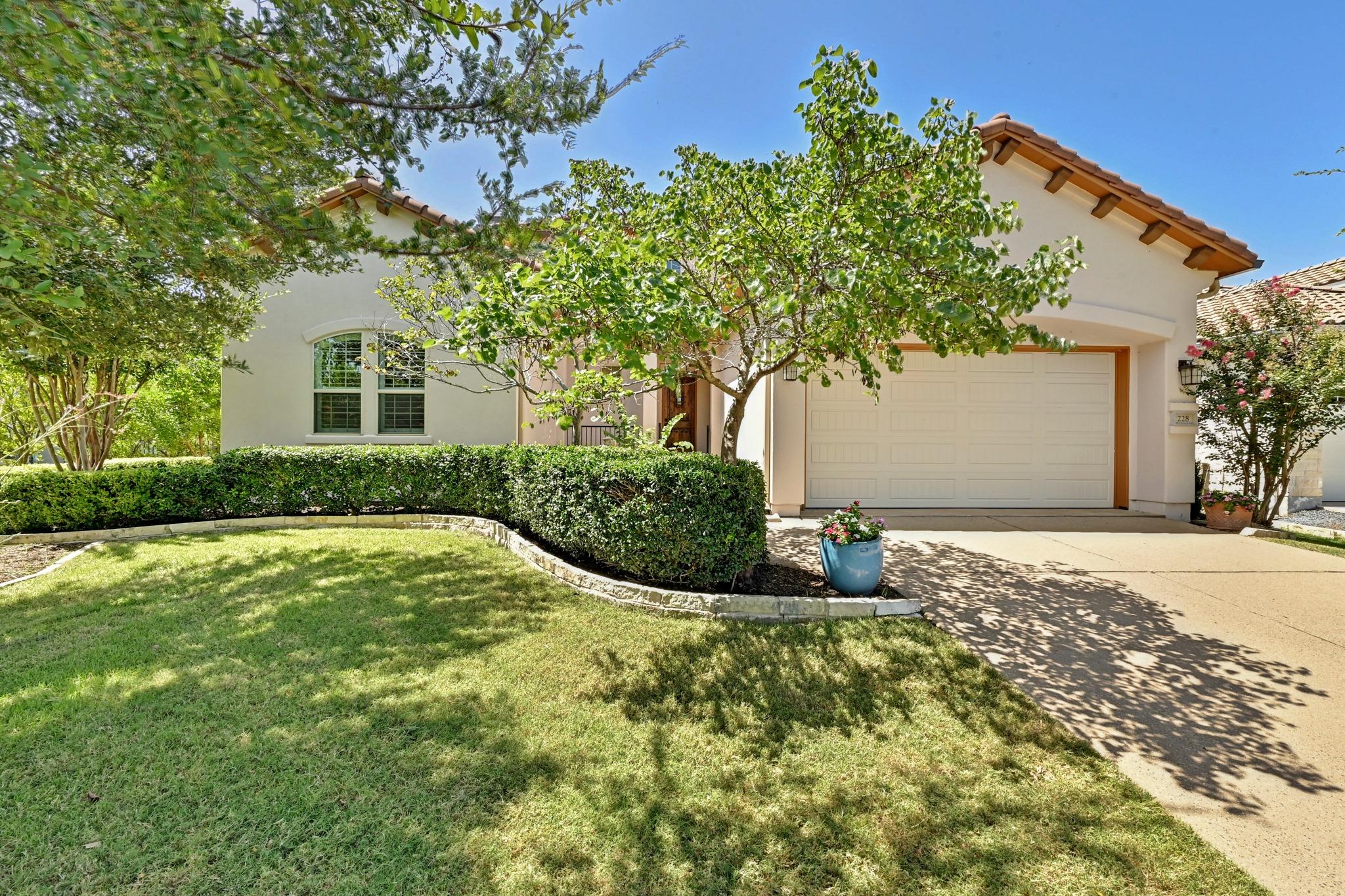 228 Cimarron Hills Trl E Property Photo 3