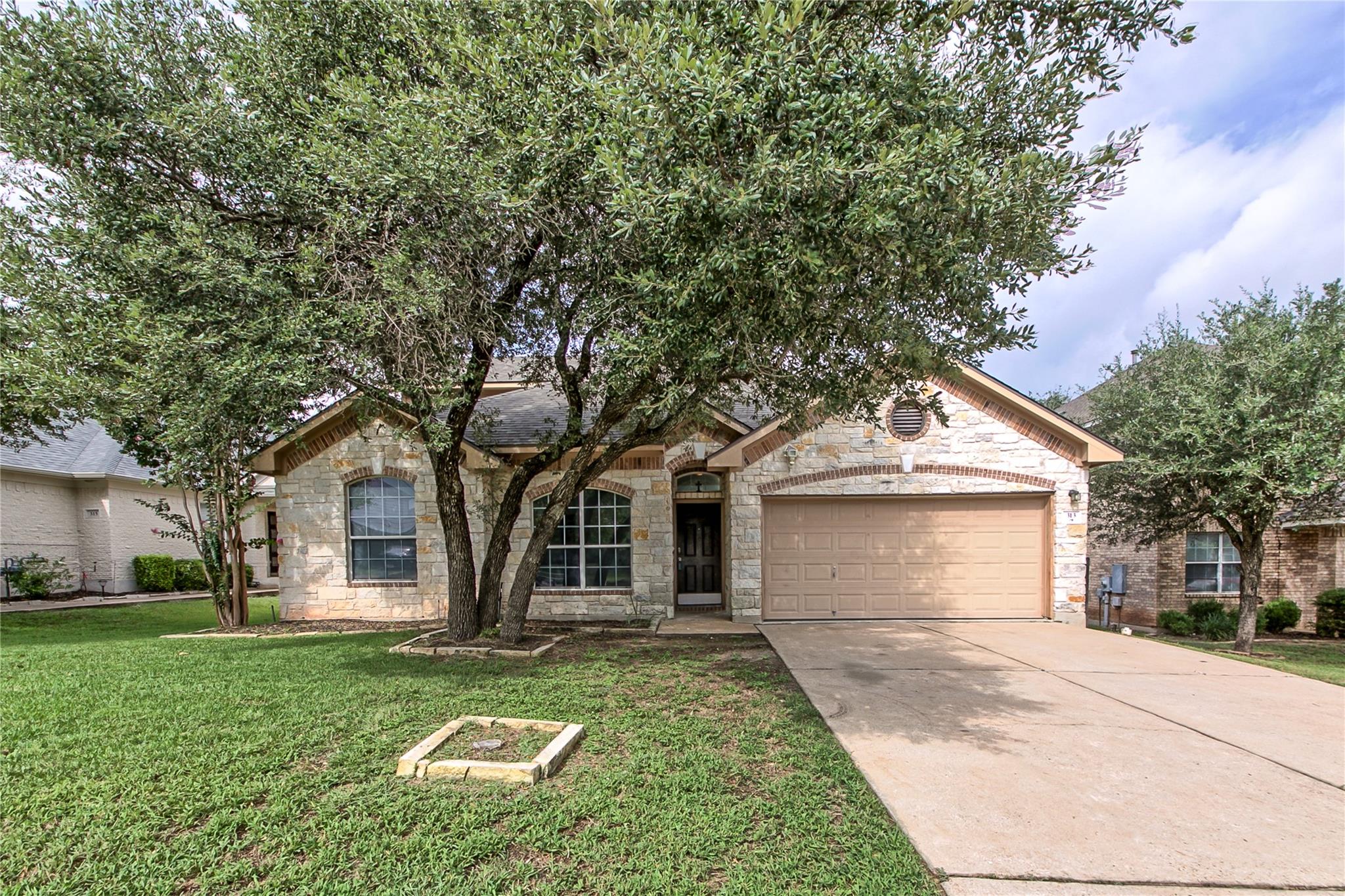 313 Olmos Dr Property Photo 2
