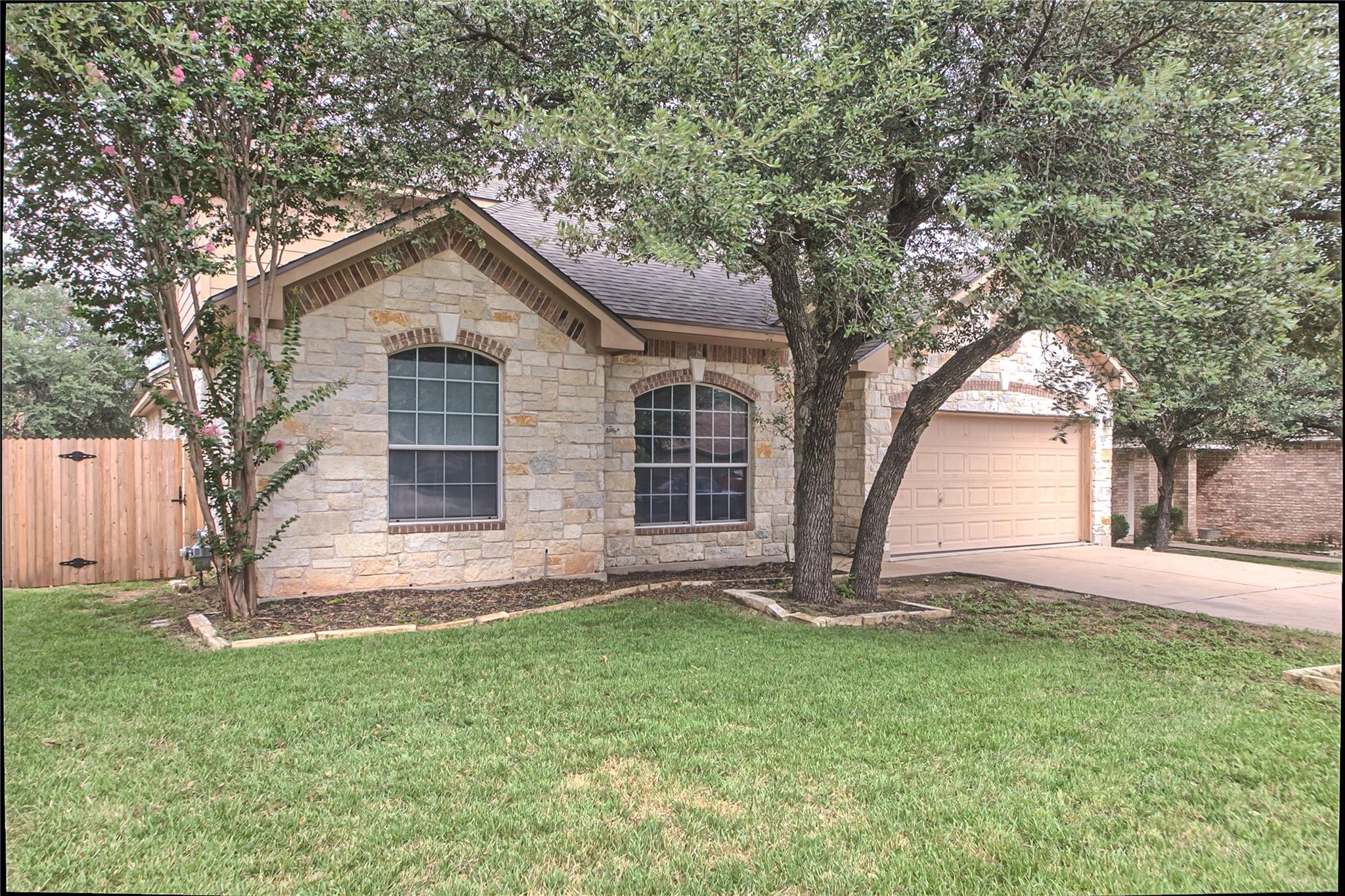 313 Olmos Dr Property Photo 4