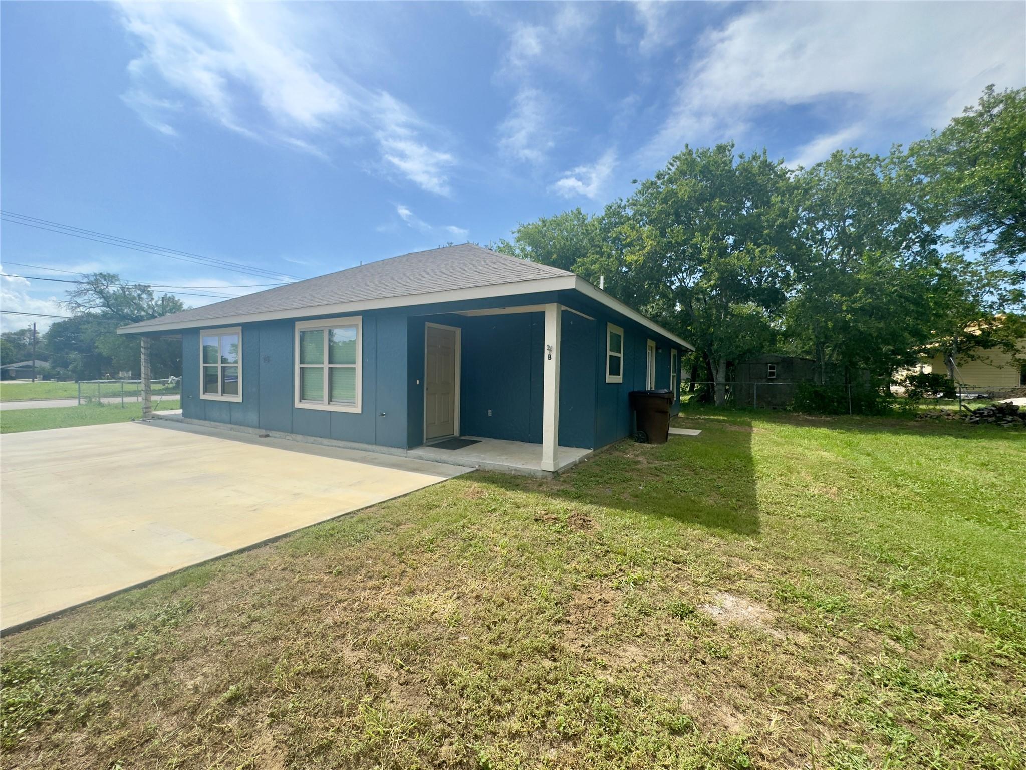 513 W China St #b Property Photo 1