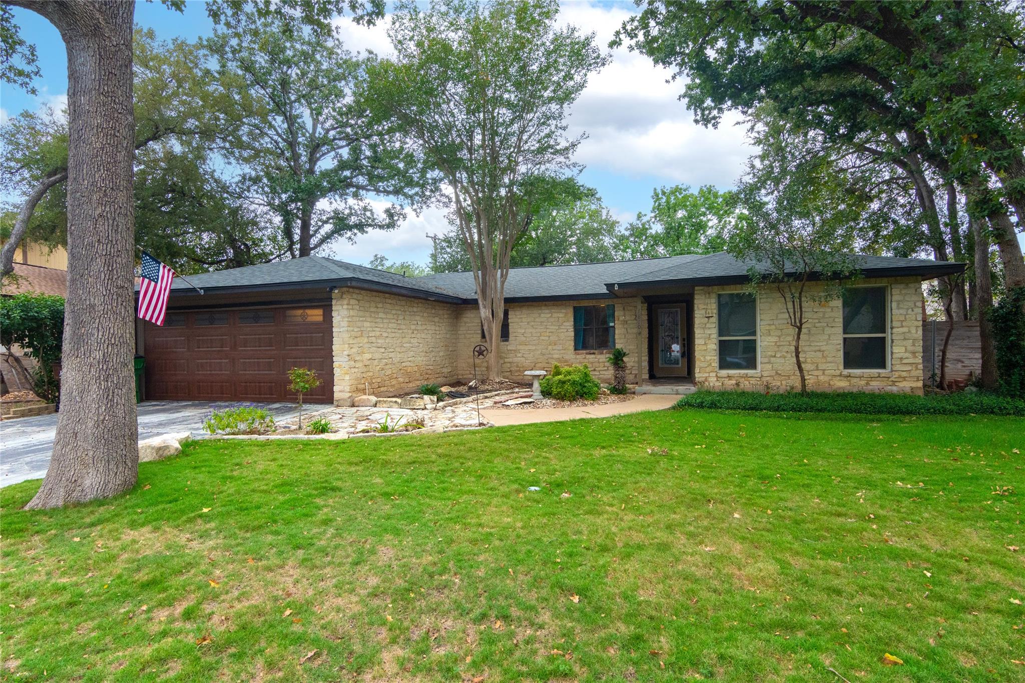1810 Hermitage Dr Property Photo 1