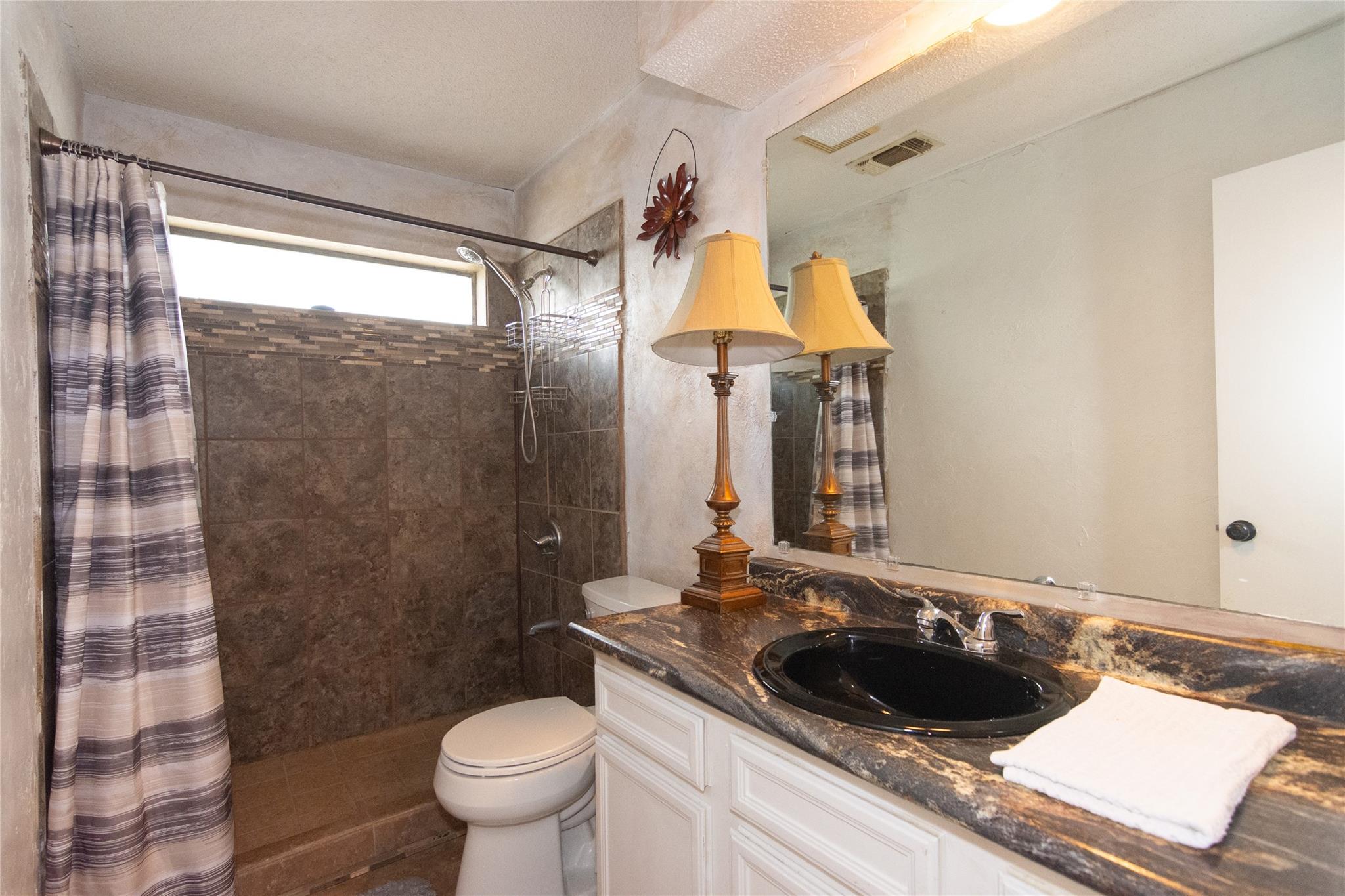 1810 Hermitage Dr Property Photo 21