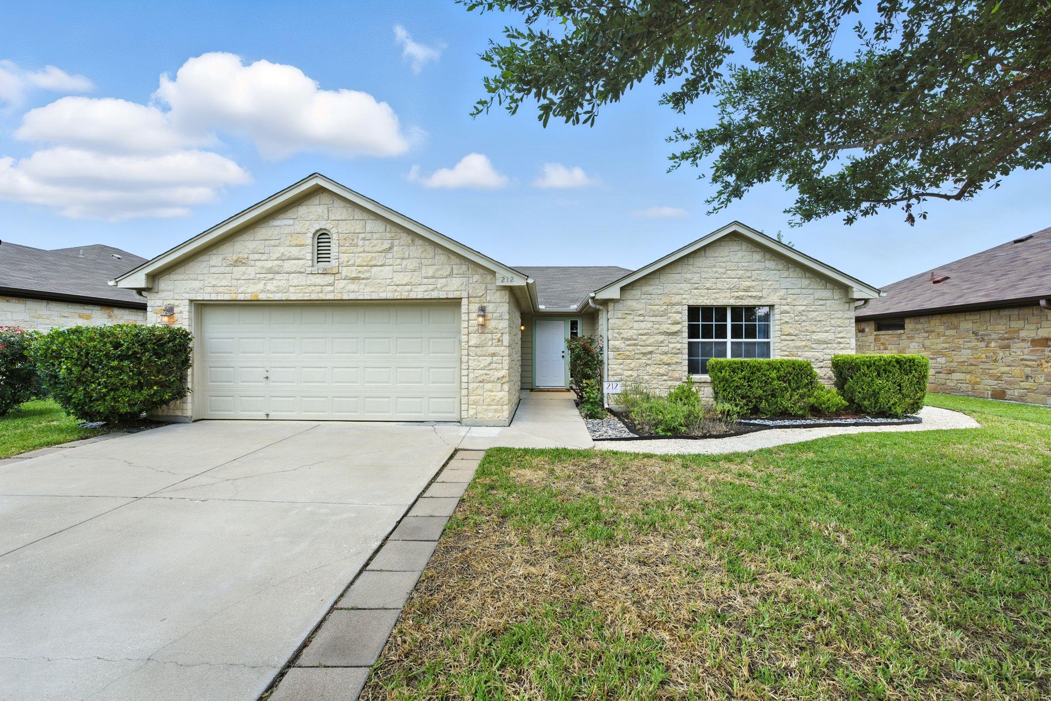212 Valley Oaks Loop Property Photo 1