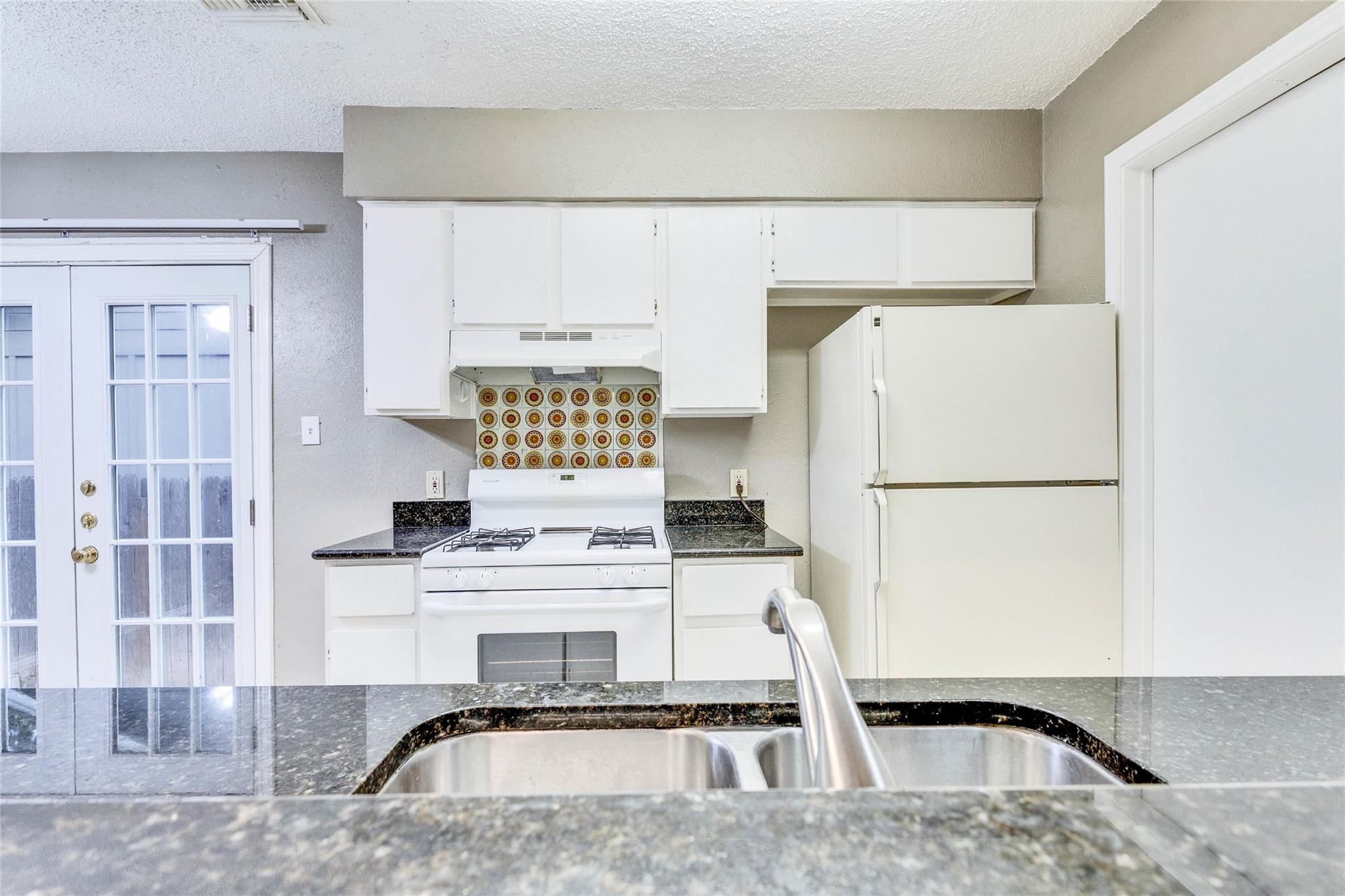 10801 Lanshire Dr #a Property Photo 8