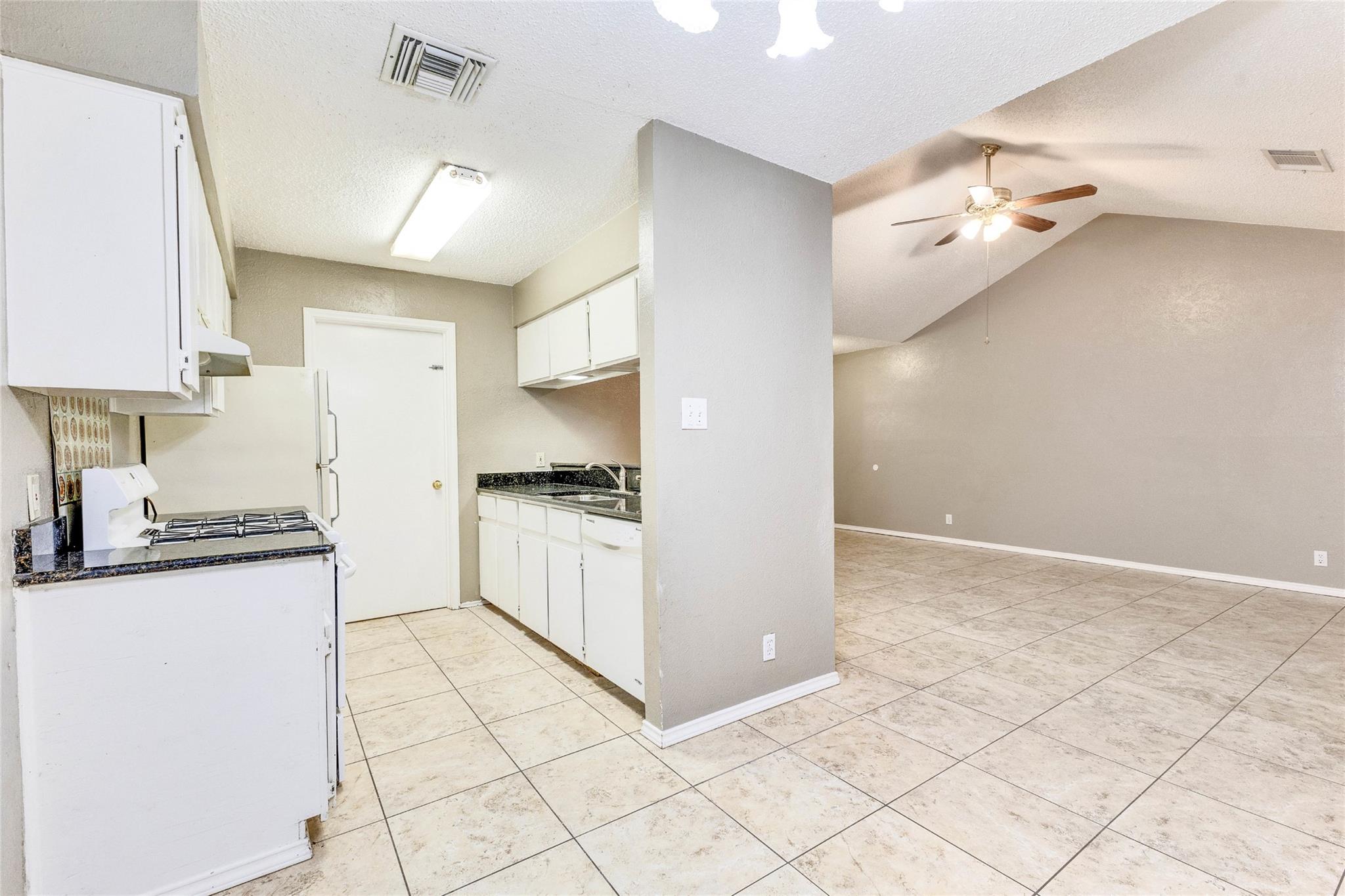 10801 Lanshire Dr #a Property Photo 9