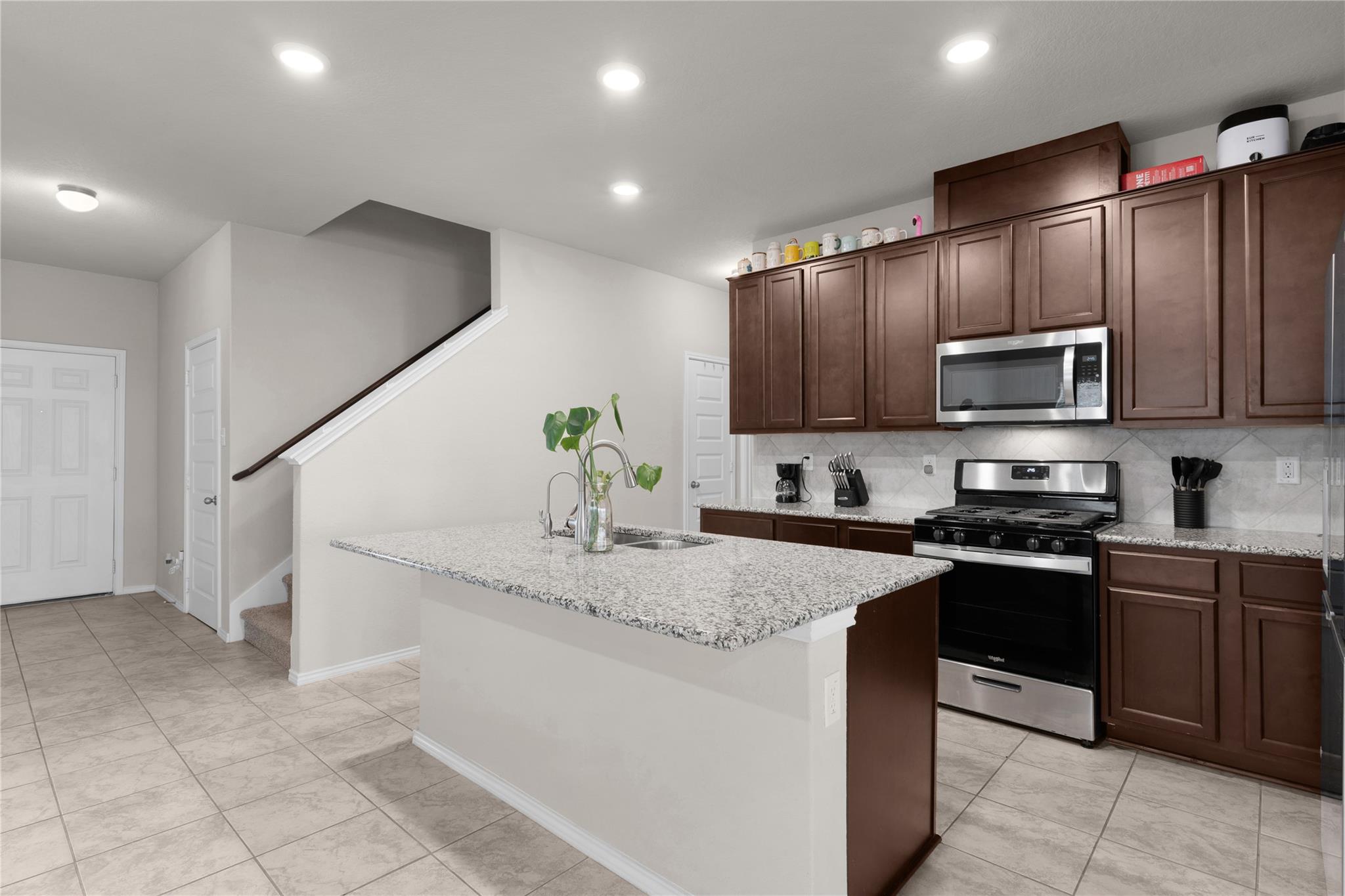 1027 Slight St Property Photo 3
