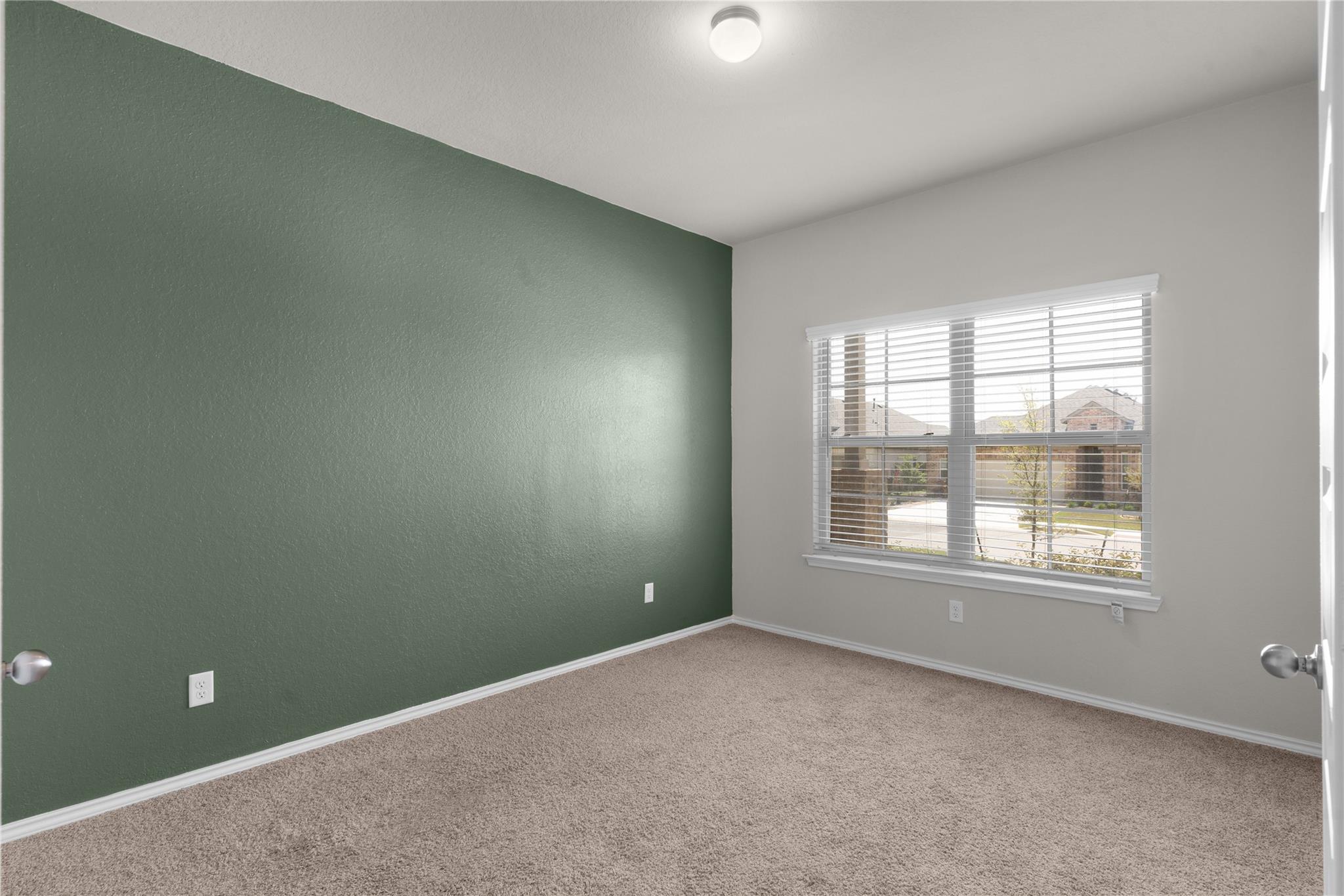 1027 Slight St Property Photo 4