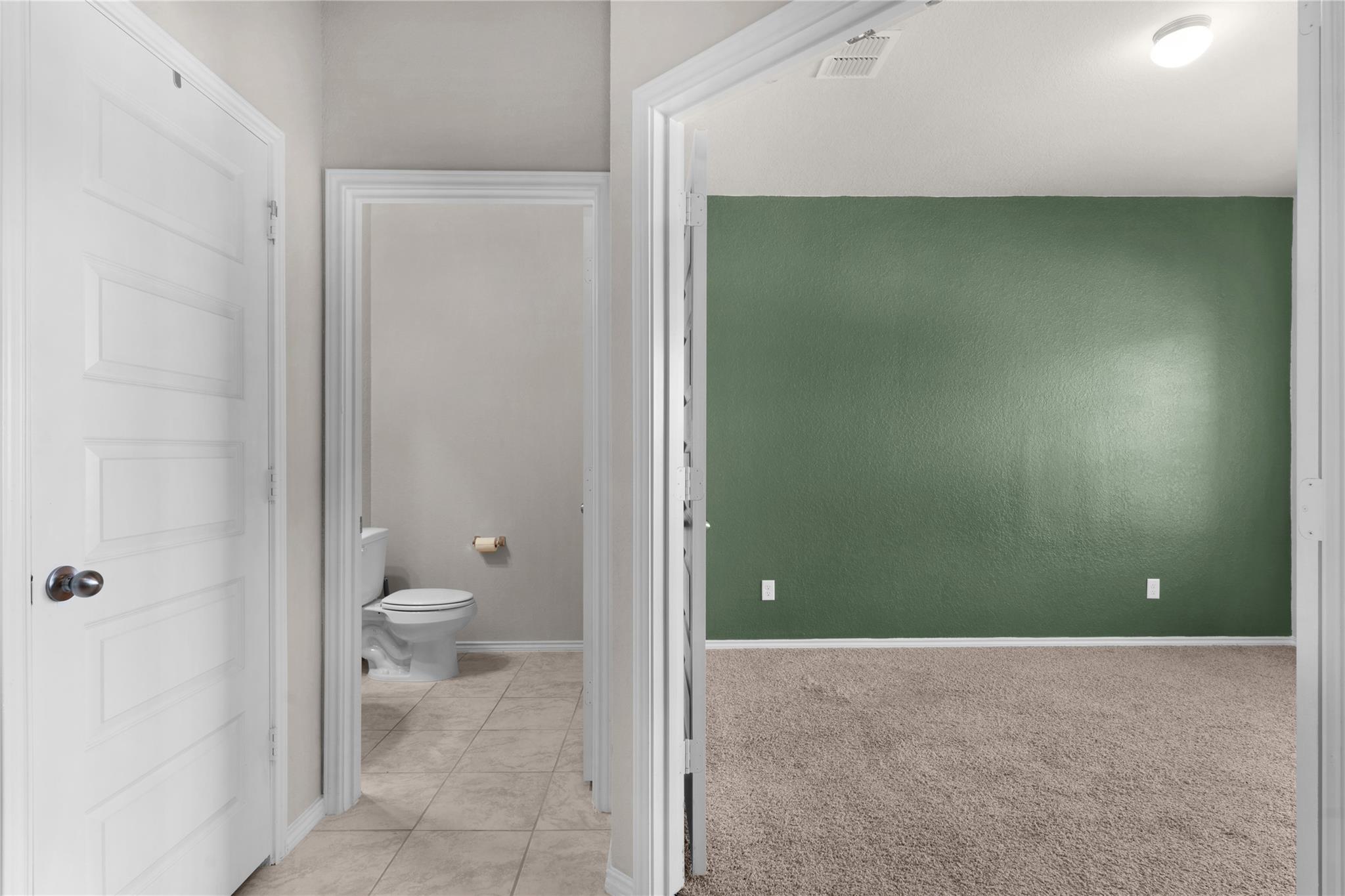 1027 Slight St Property Photo 5