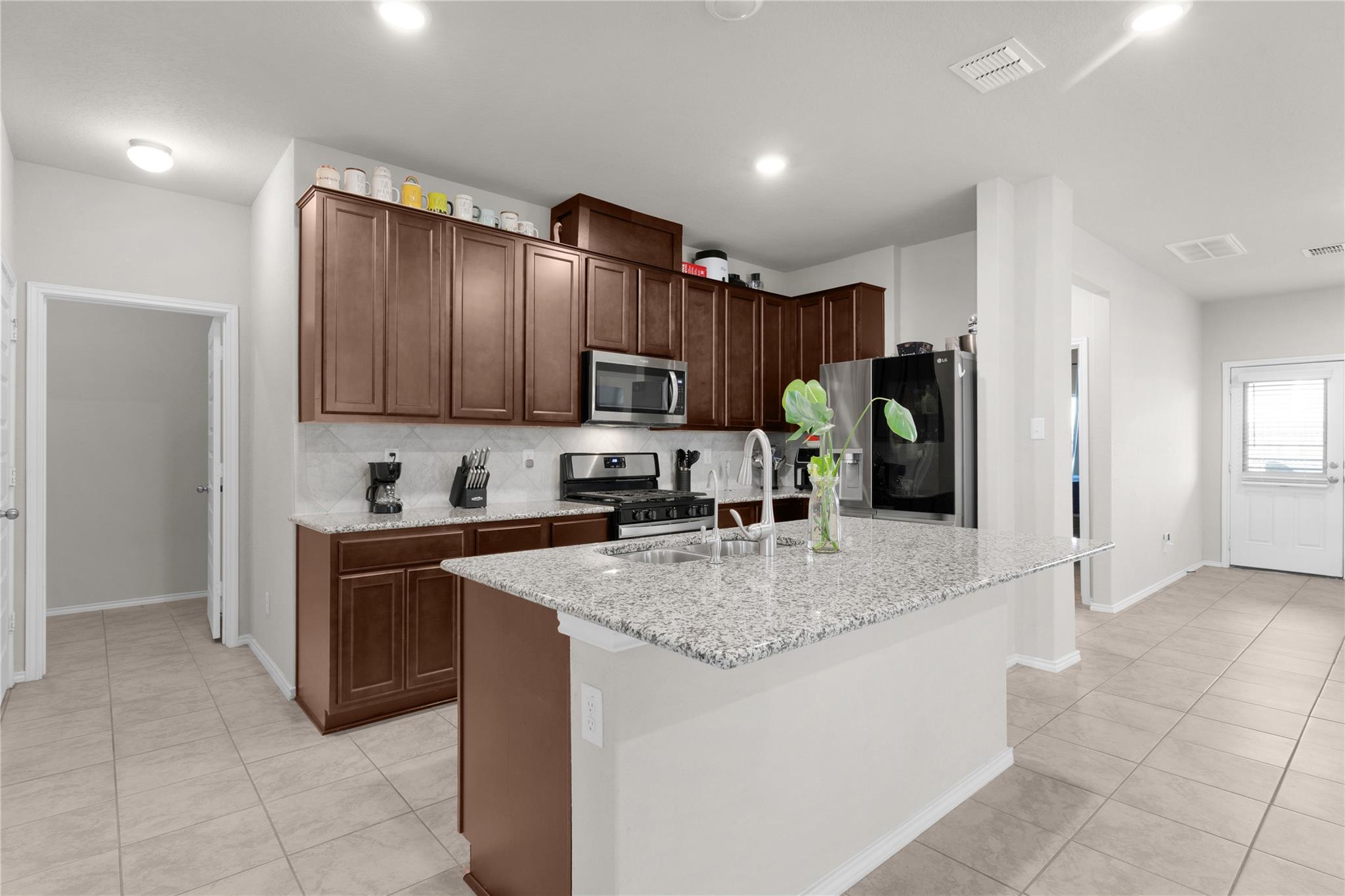 1027 Slight St Property Photo 6