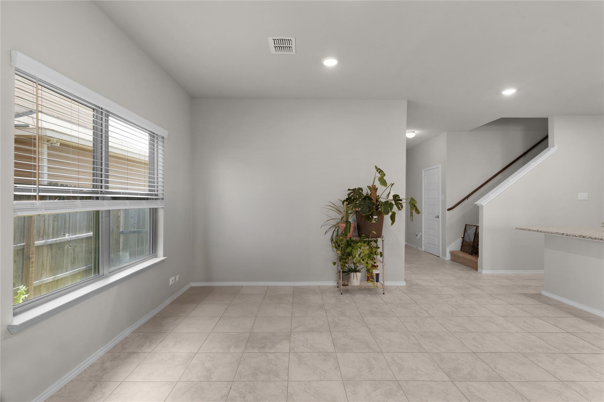 1027 Slight St Property Photo 10