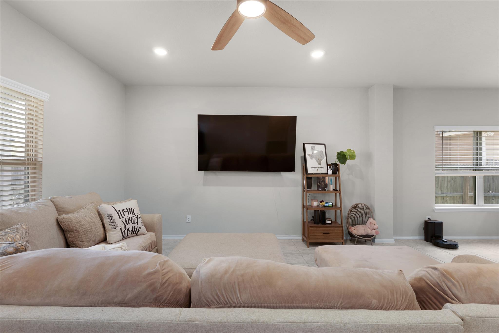 1027 Slight St Property Photo 12