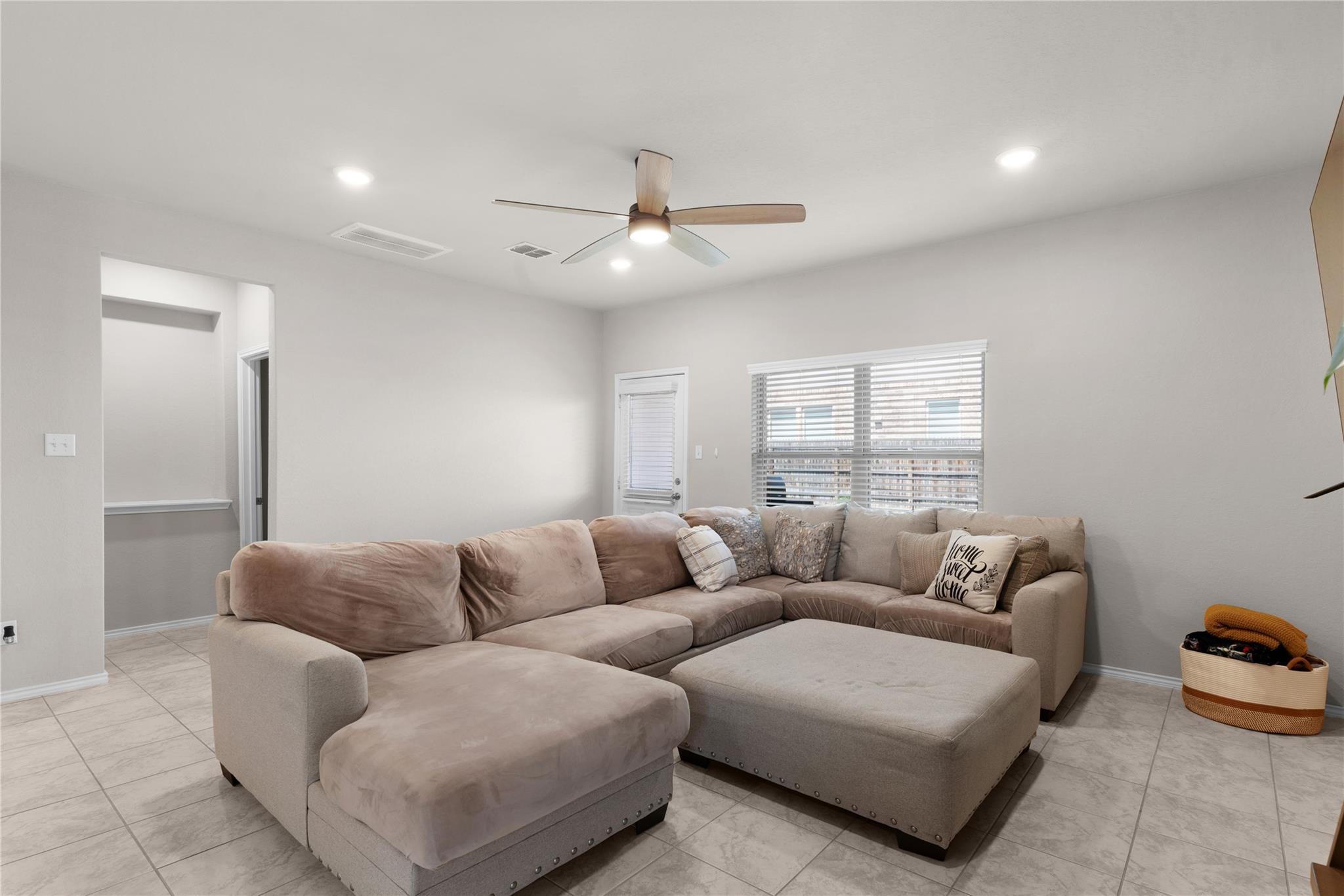 1027 Slight St Property Photo 13