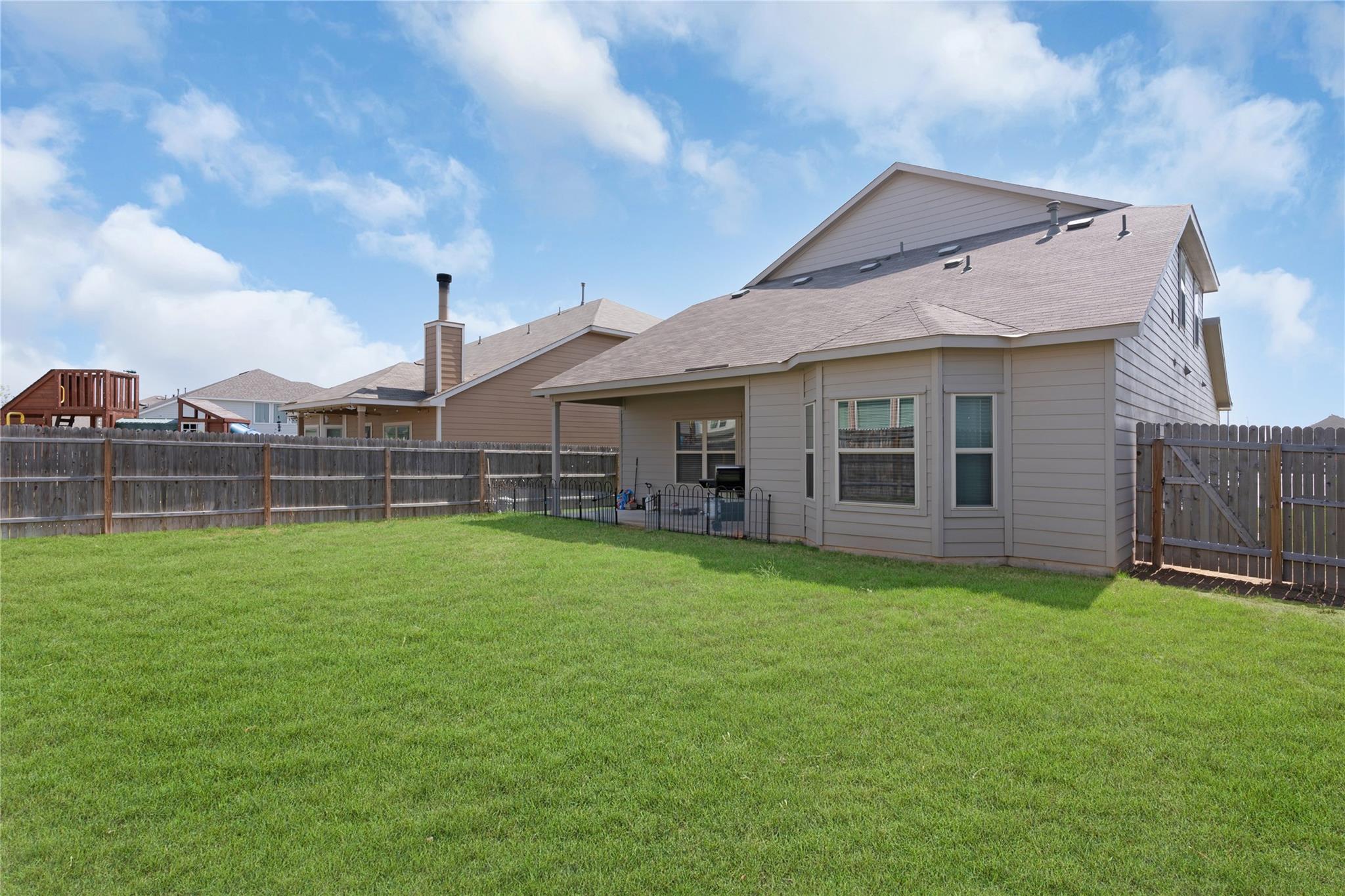 1027 Slight St Property Photo 32