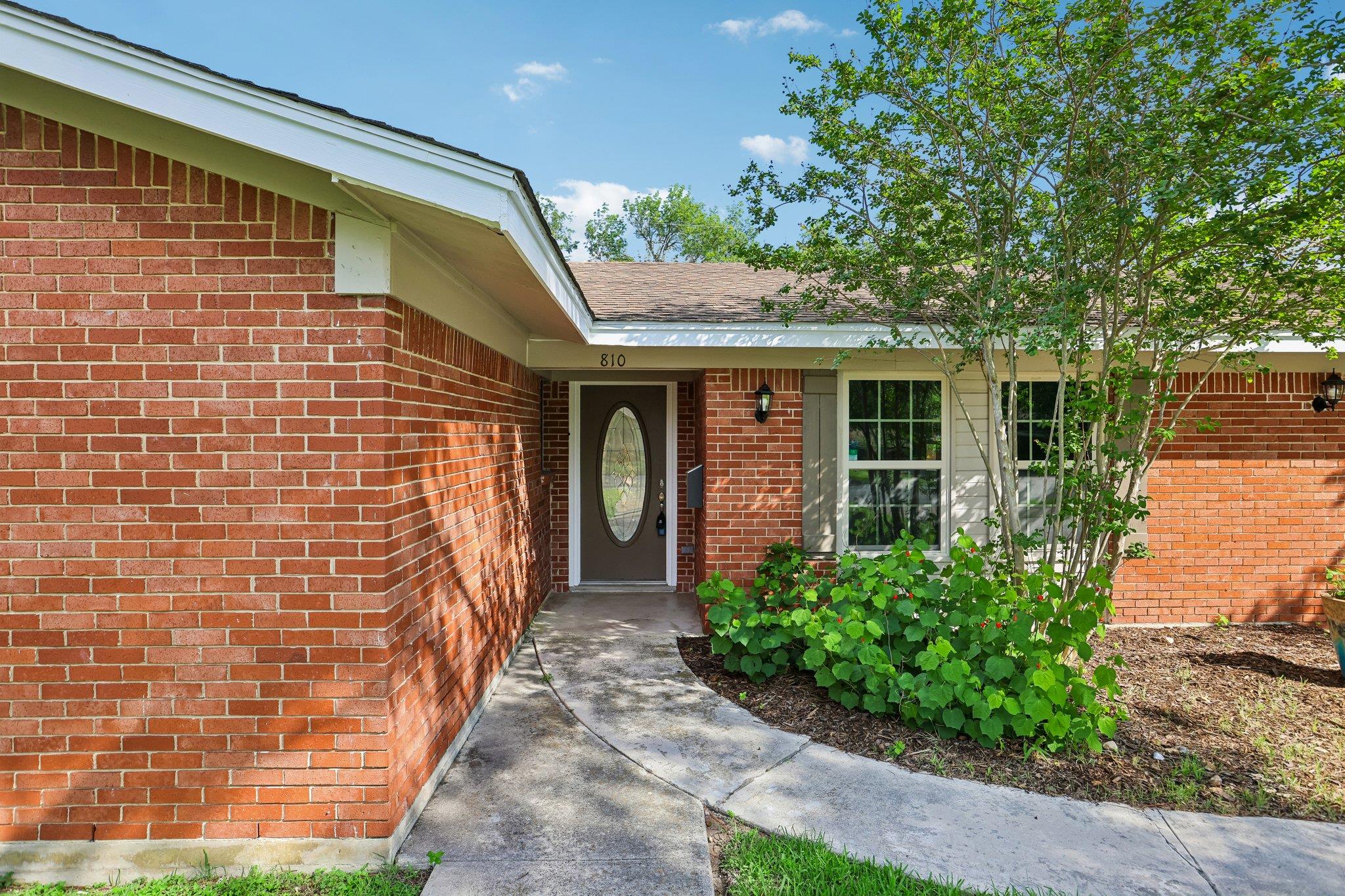 810 Vogel Dr Property Photo 2