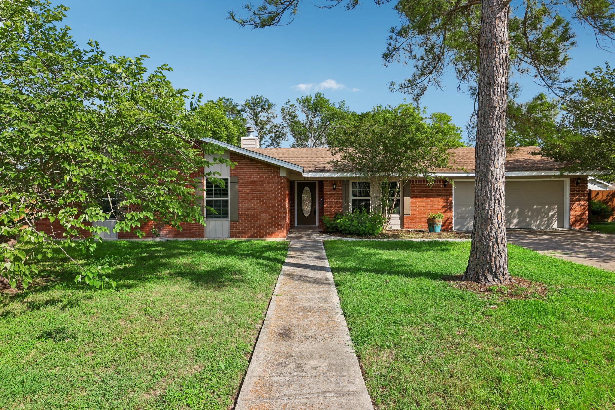 810 Vogel Dr Property Photo 3