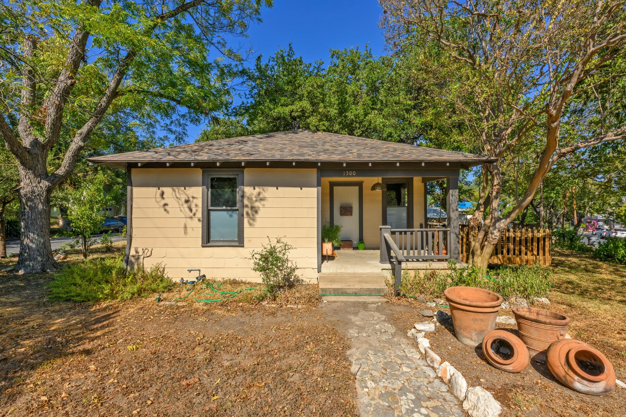1300 Nickerson St Property Photo 1