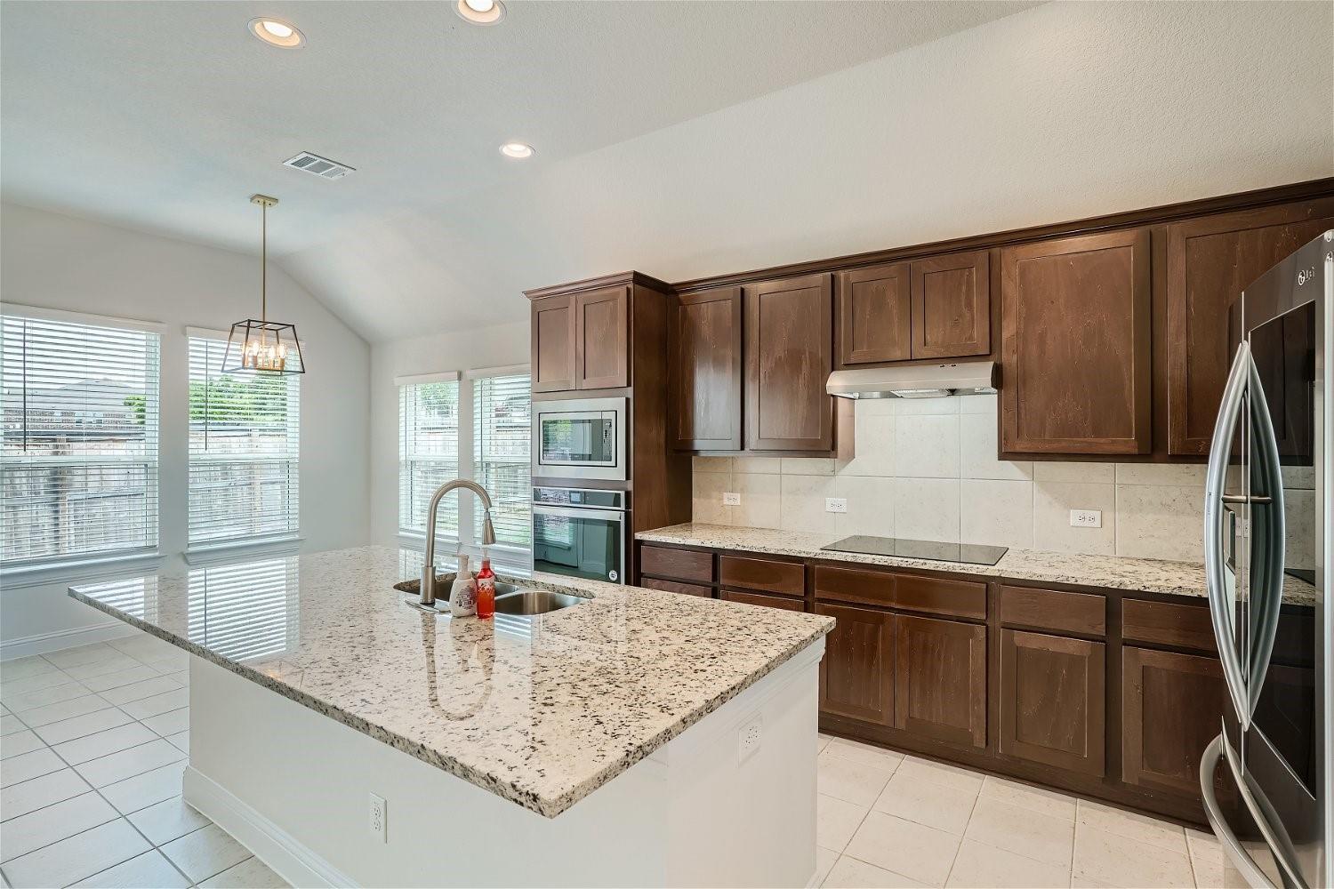 504 Pinnacle View Dr Property Photo 11