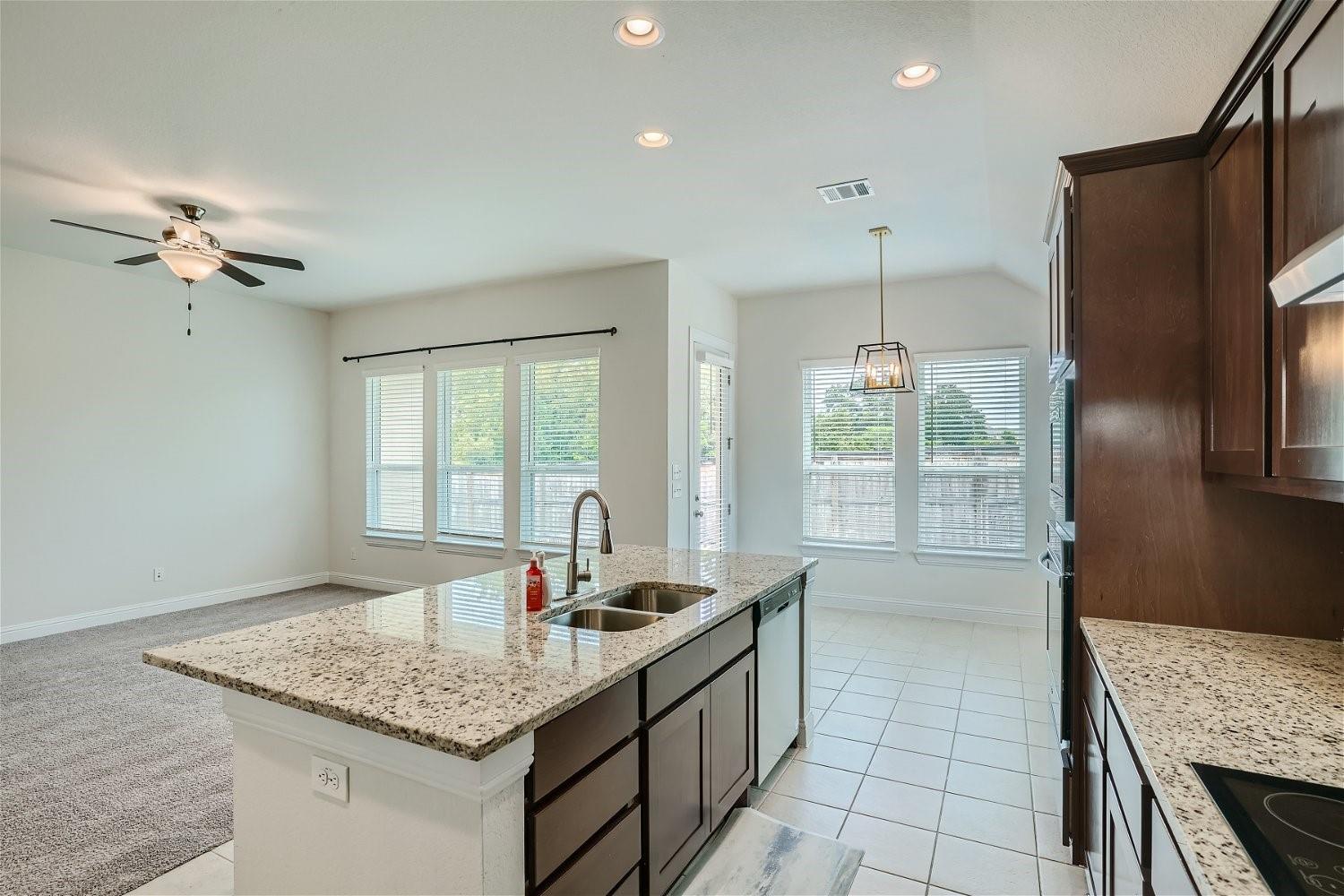 504 Pinnacle View Dr Property Photo 12