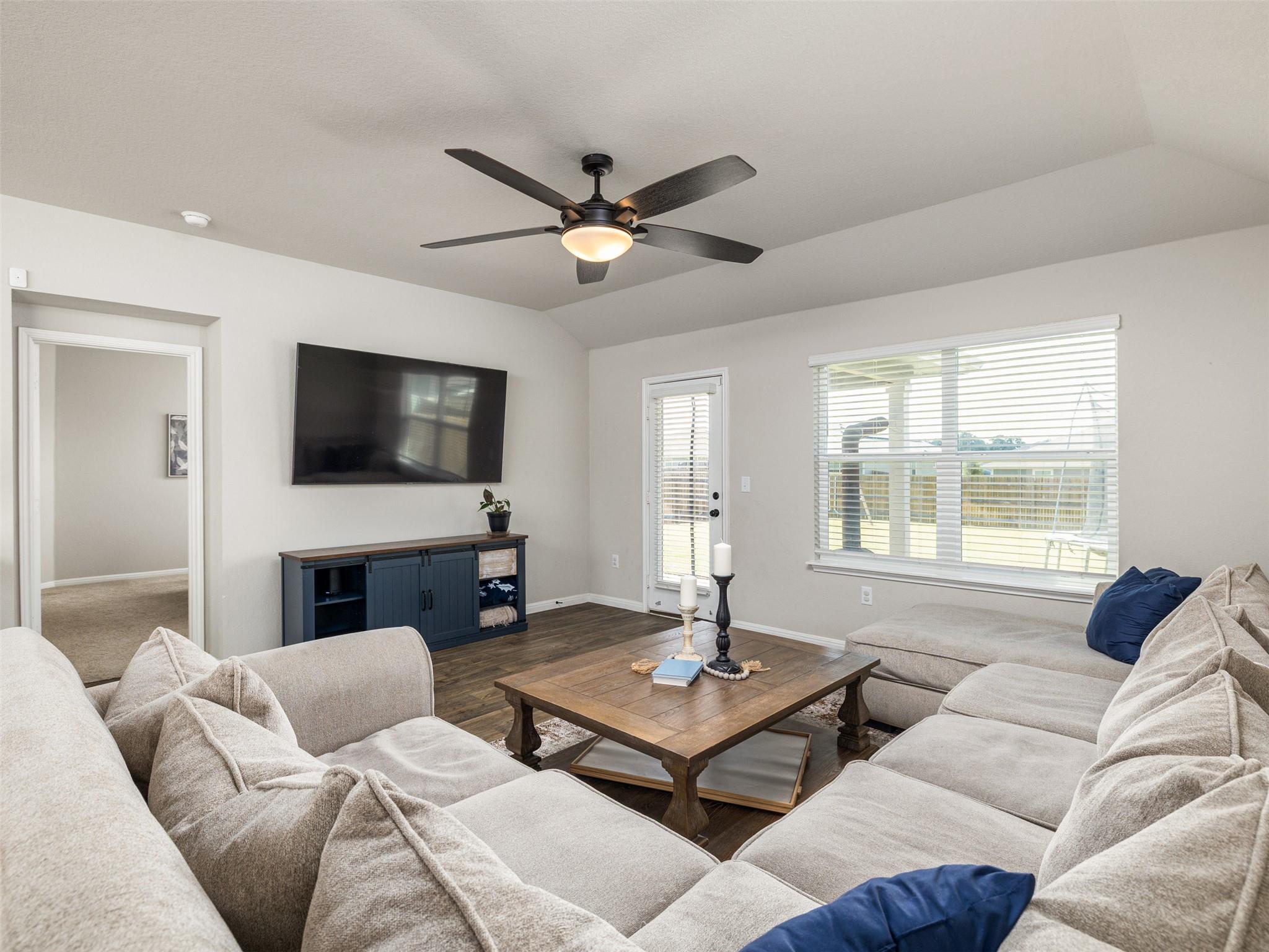 439 Hunter Loop Loop Property Photo 6