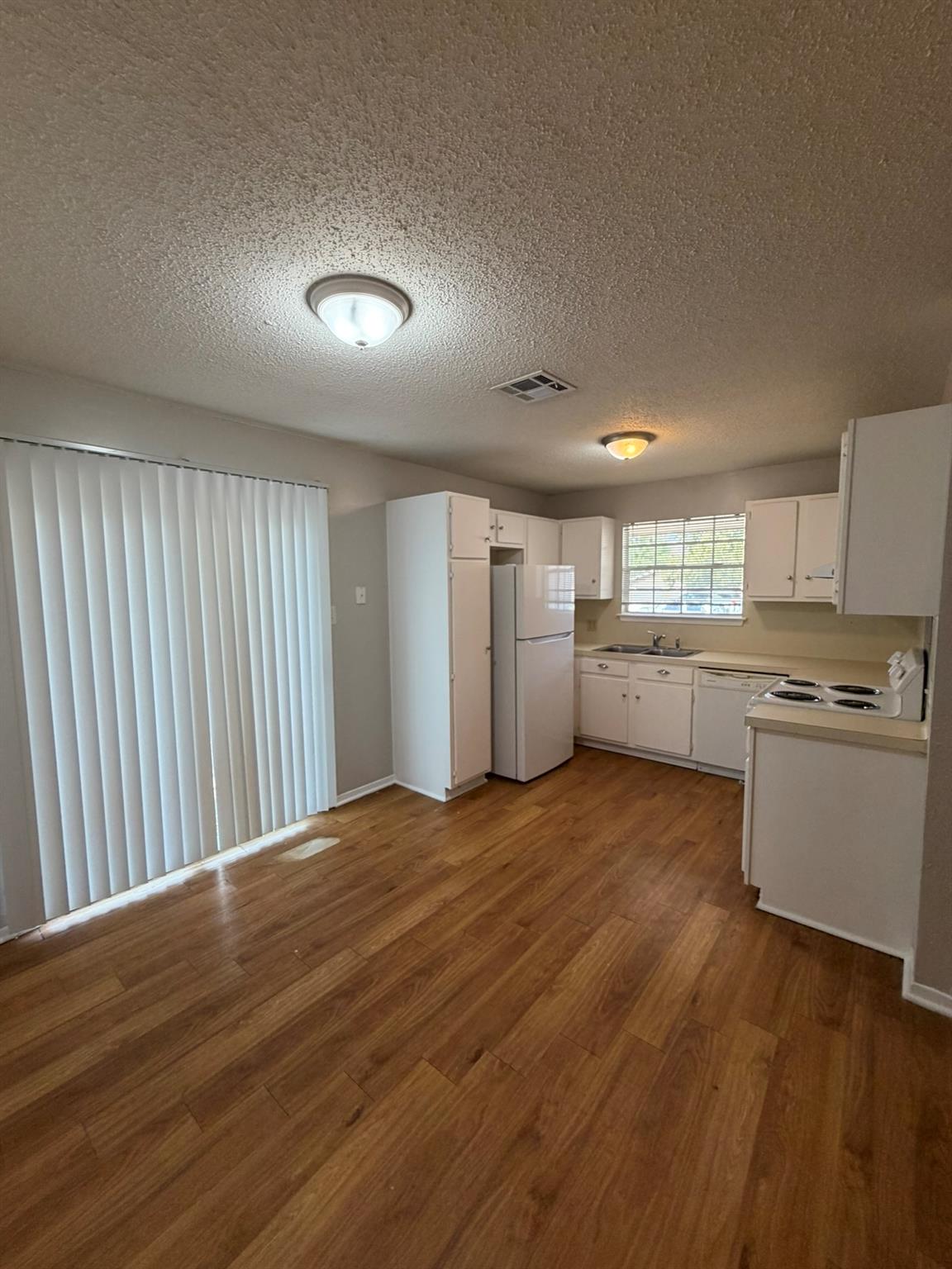 8705 Piney Point Dr #b Property Photo 5