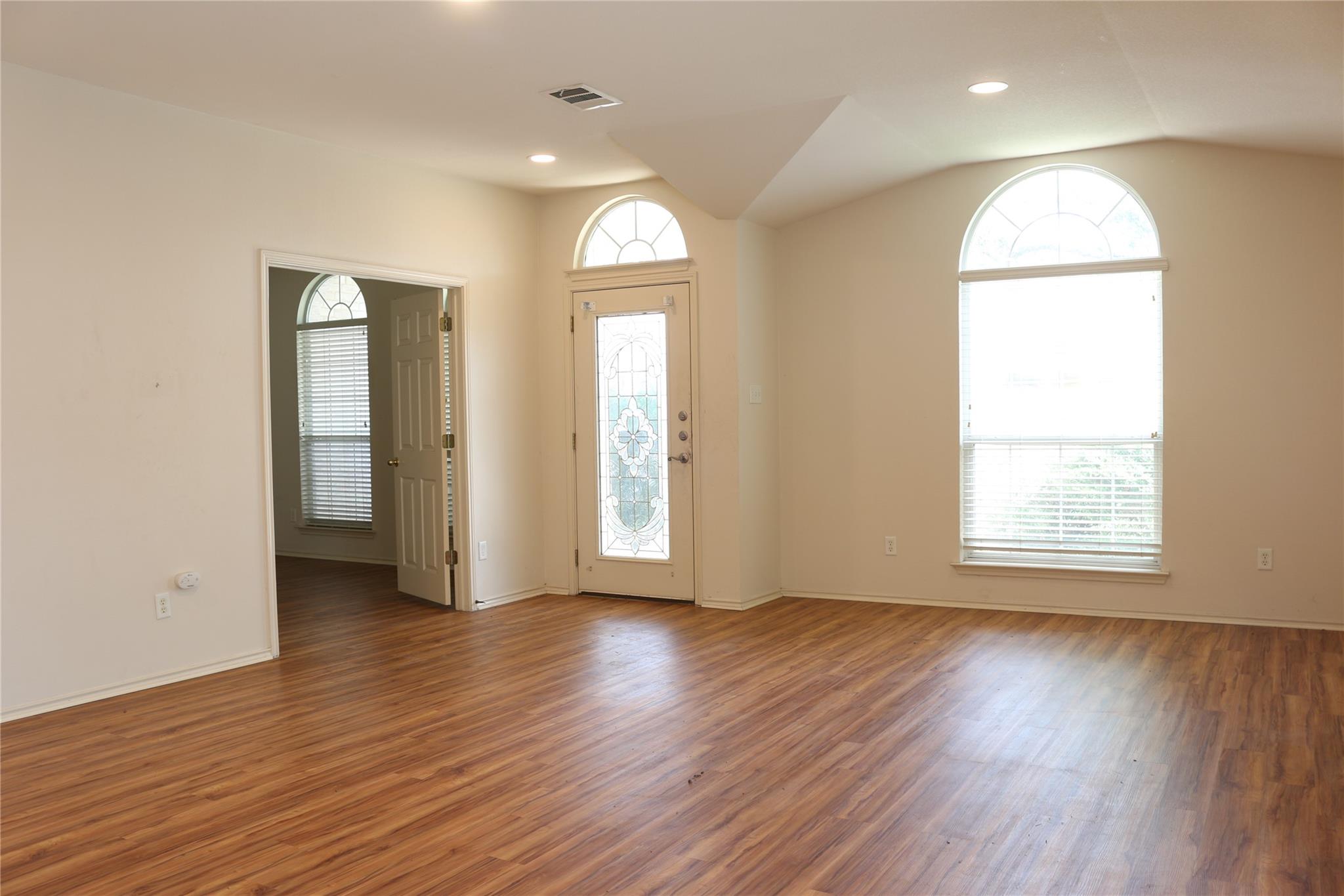 1811 W Pflugerville Pkwy Property Photo 3